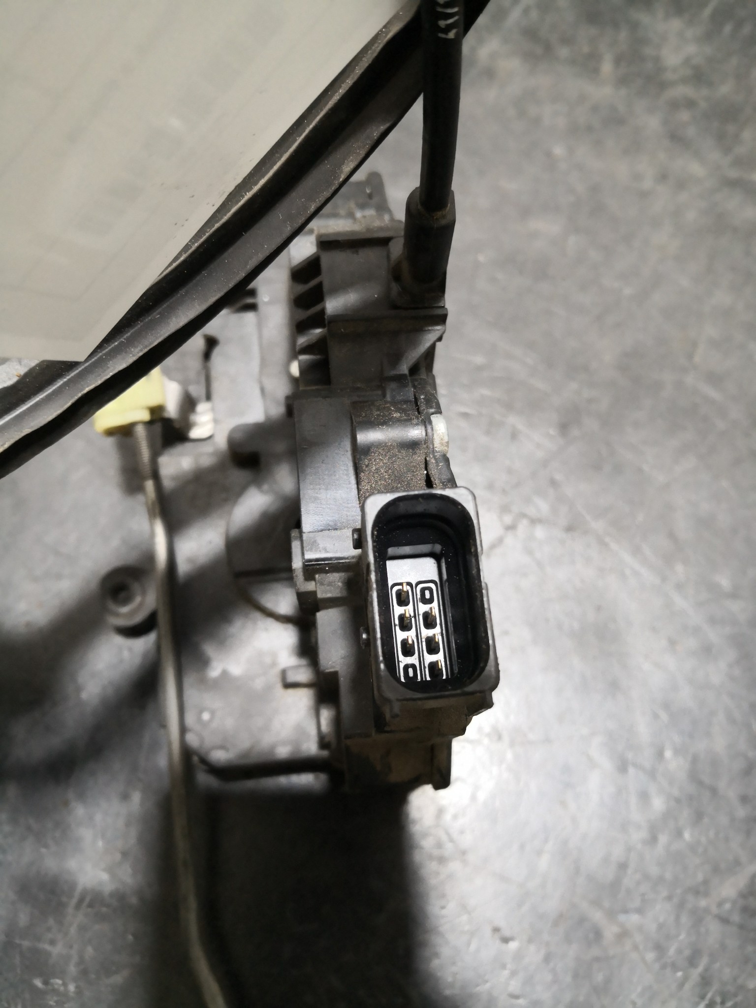 Fecho da Porta Frente Esq OPEL CORSA D (S07) | 06 - 14 Imagem-1