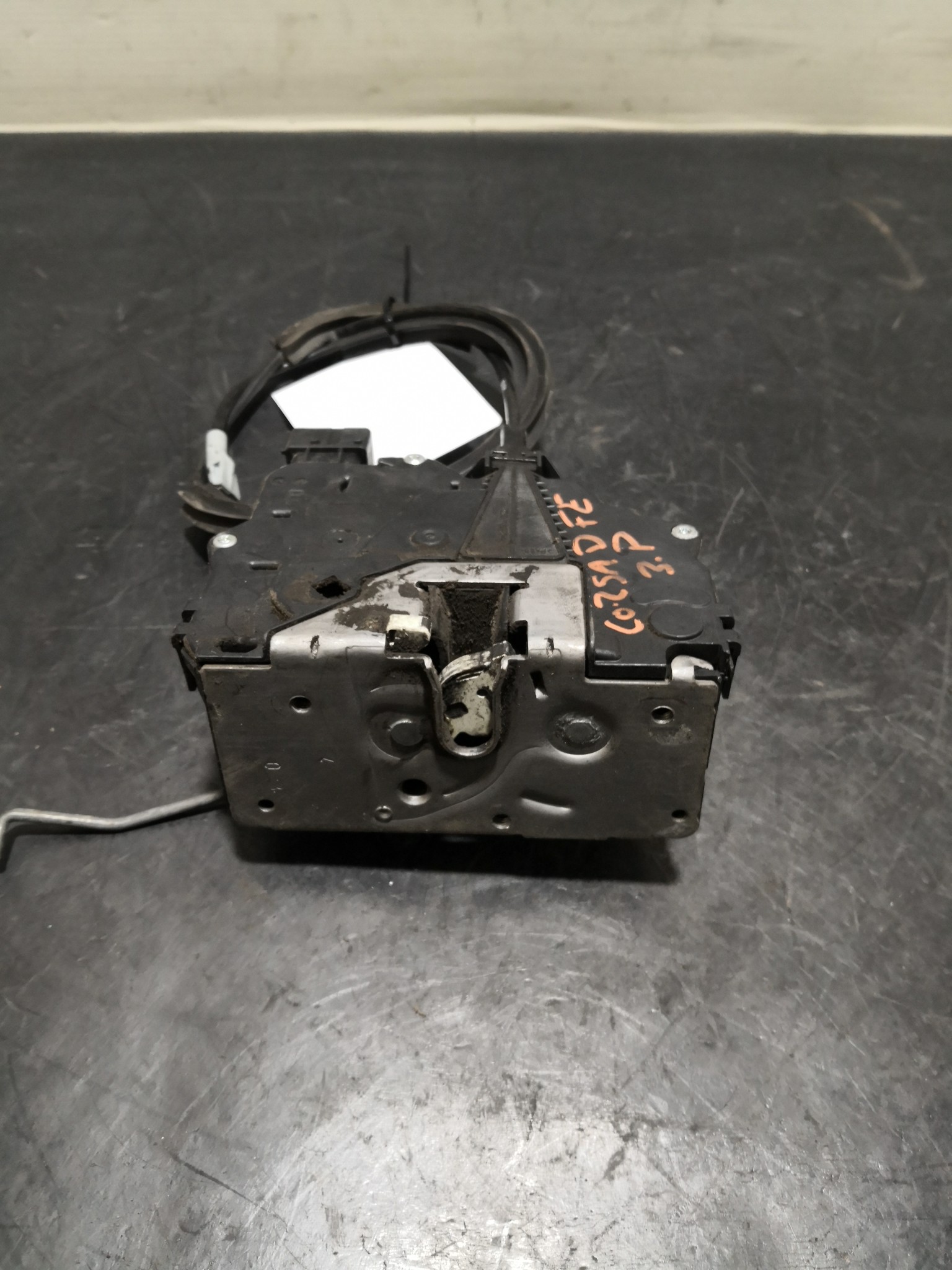 Fecho da Porta Frente Esq OPEL CORSA D (S07) | 06 - 14 Imagem-3