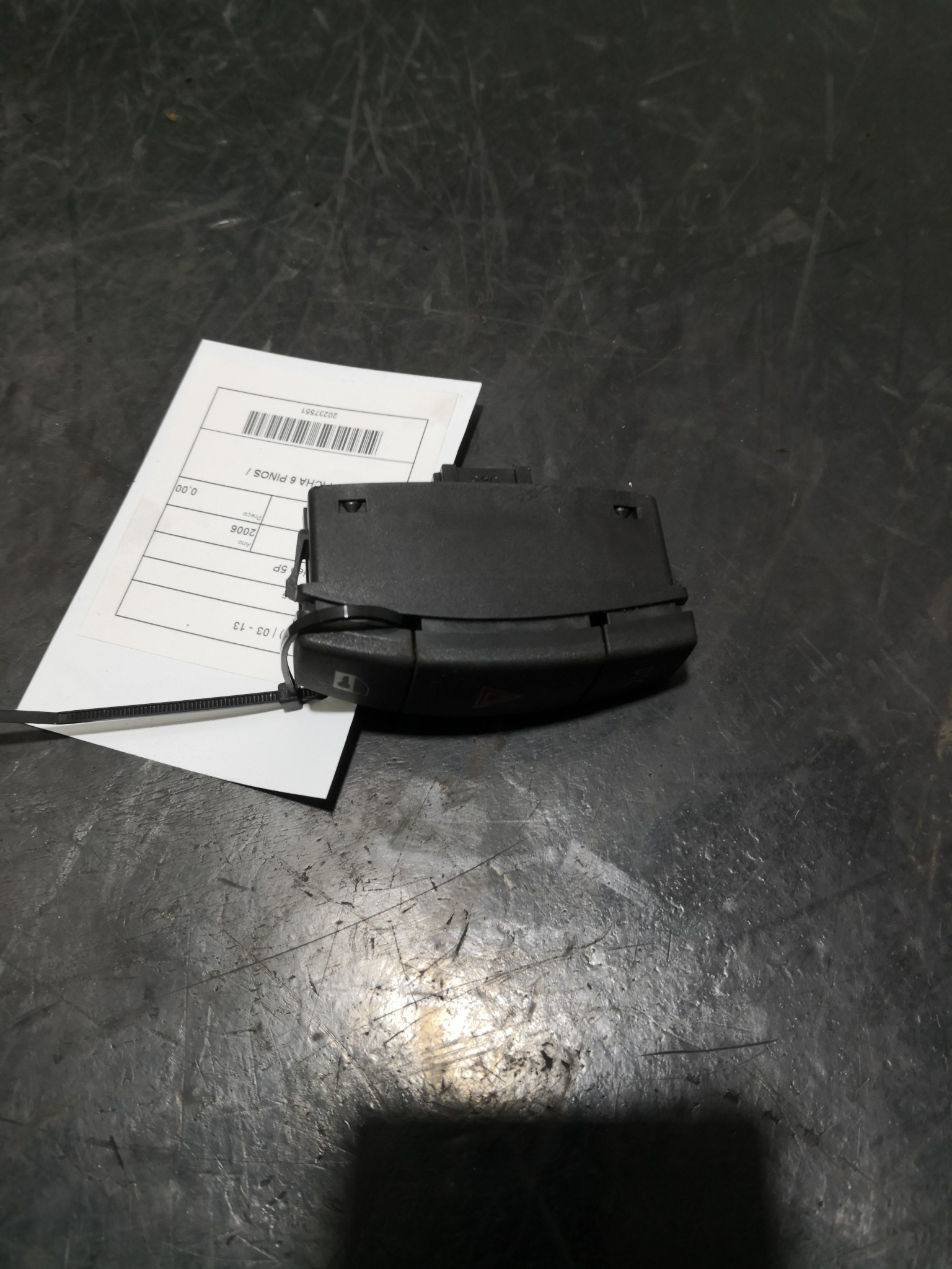 Botão 4 Piscas BMW 1 (E87) | 03 - 13 Imagem-2