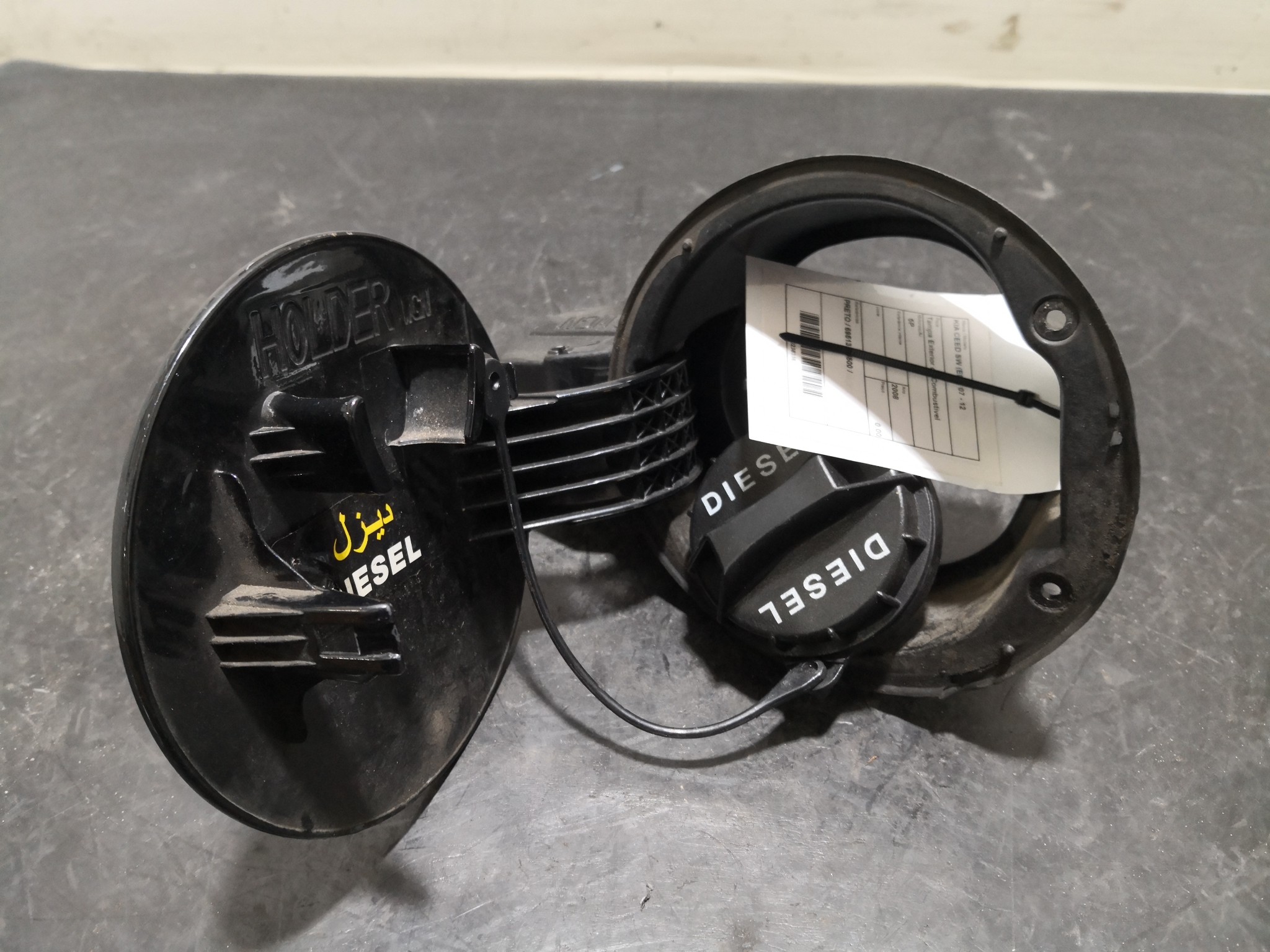 Tampa Exterior de Combustivel KIA - ID S_98315