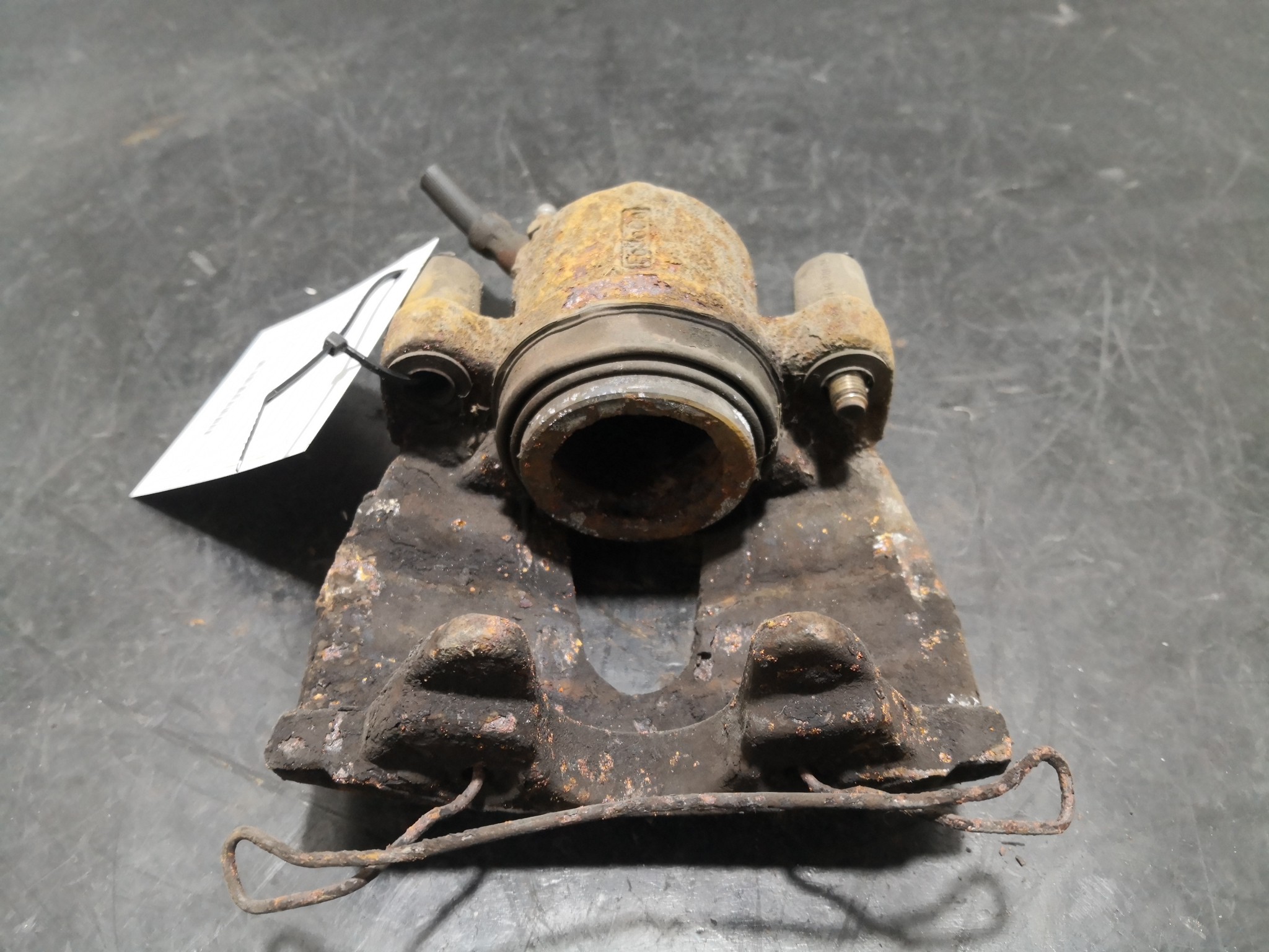 Pinça Frente Esq VOLVO - ID S_98495