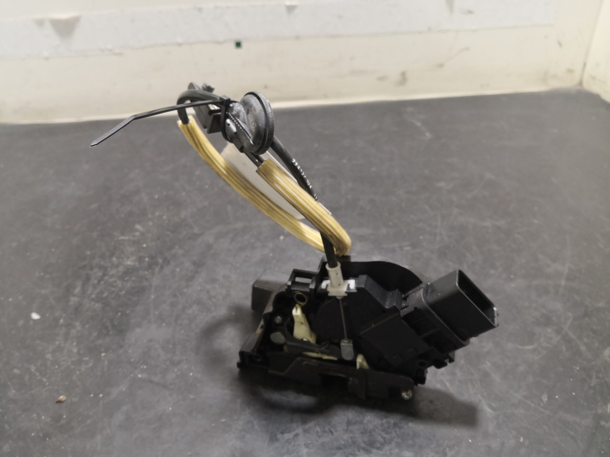 Fecho da Porta Frente Esq FORD - ID S_98893