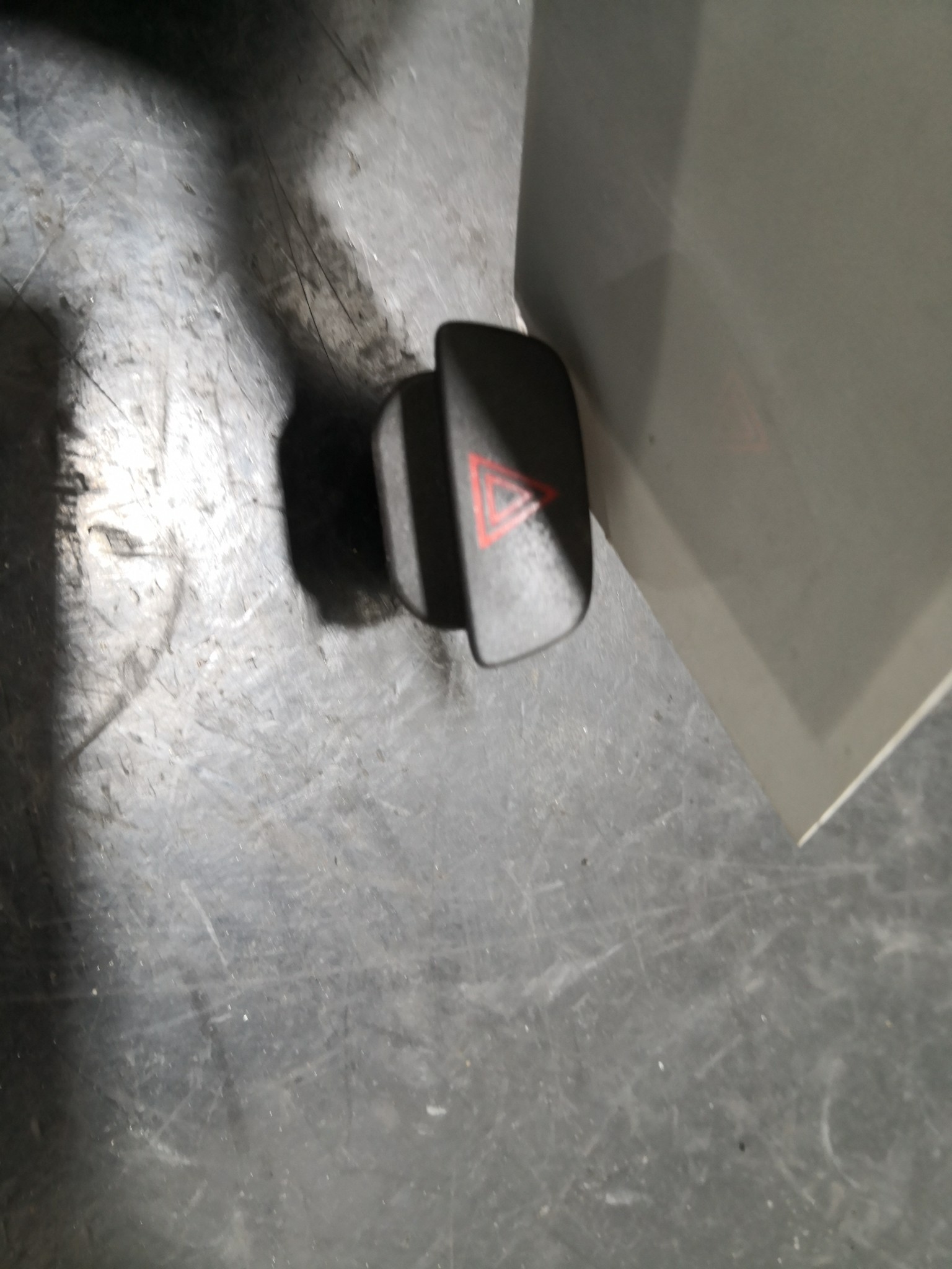 Botão 4 Piscas FORD - ID S_98937