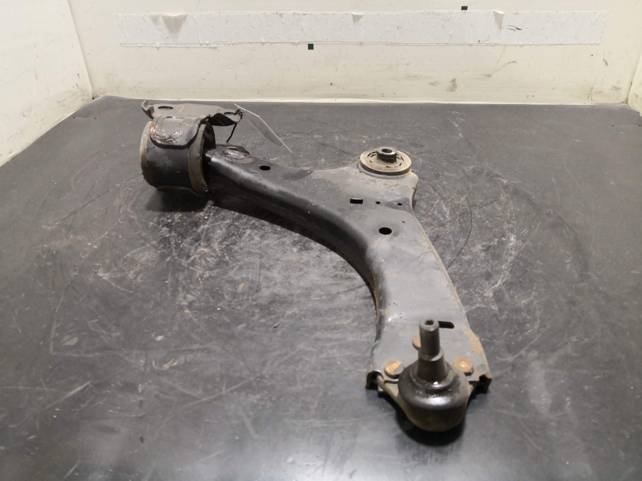 Braço Suspensão Frente Dto FORD - ID S_98993