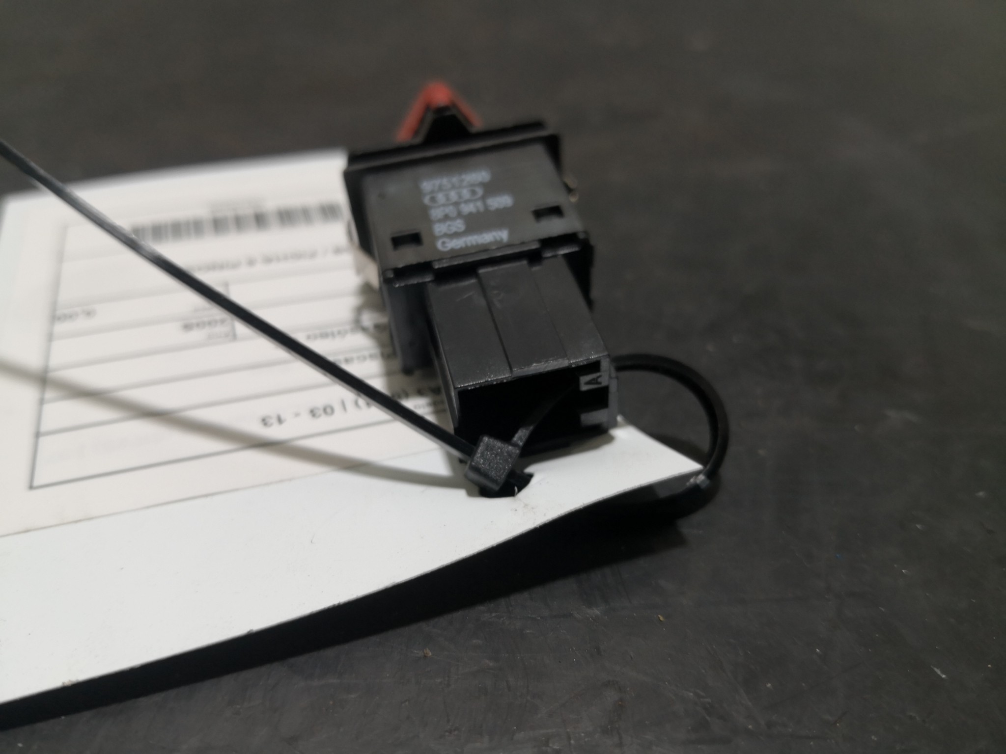 Botão 4 Piscas AUDI A3 (8P1) | 03 - 13 Imagem-2