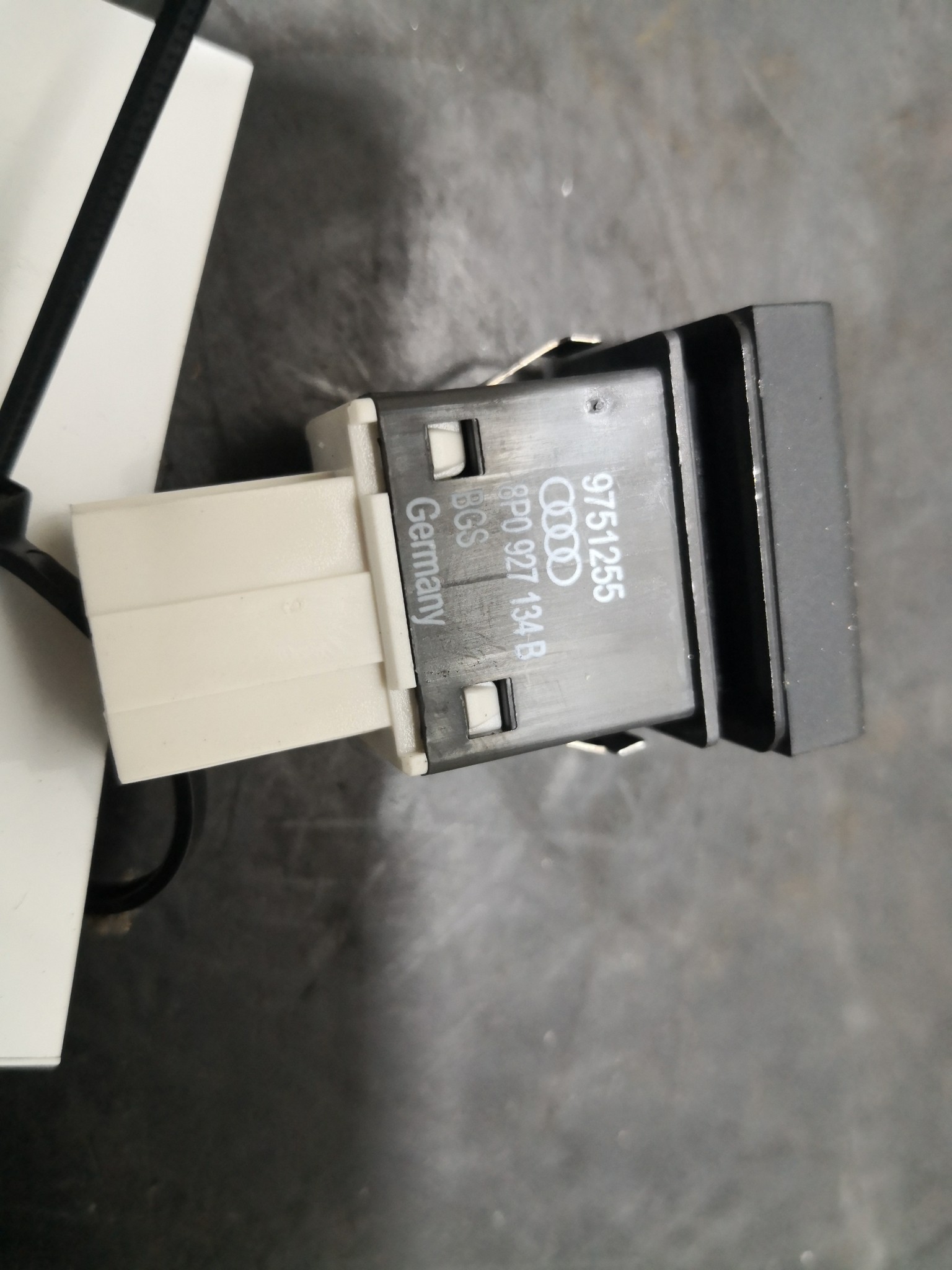 Botão Multifunções AUDI A3 (8P1) | 03 - 13 Imagem-1