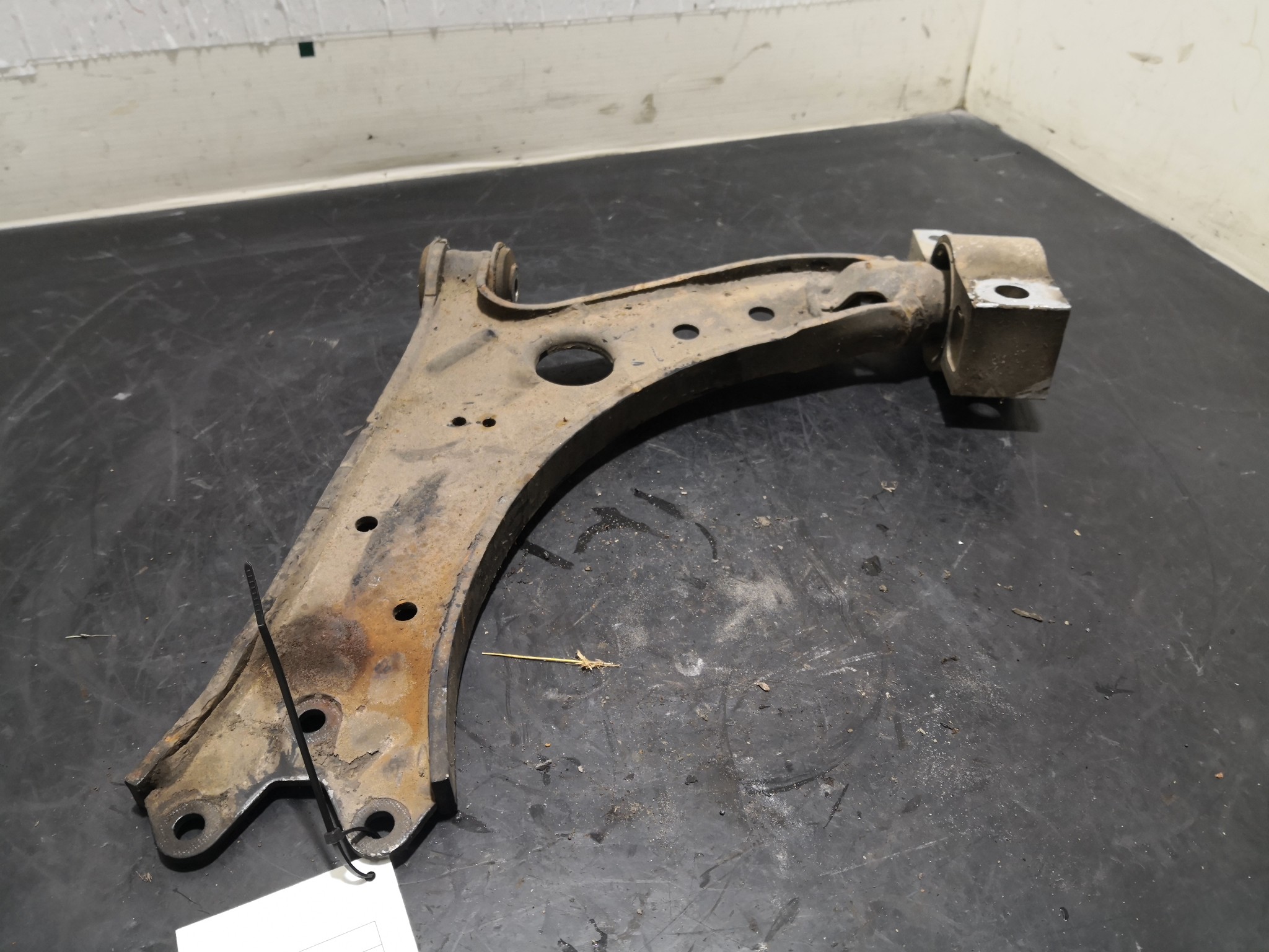 Braço Suspensão Frente Esq AUDI - ID S_99259