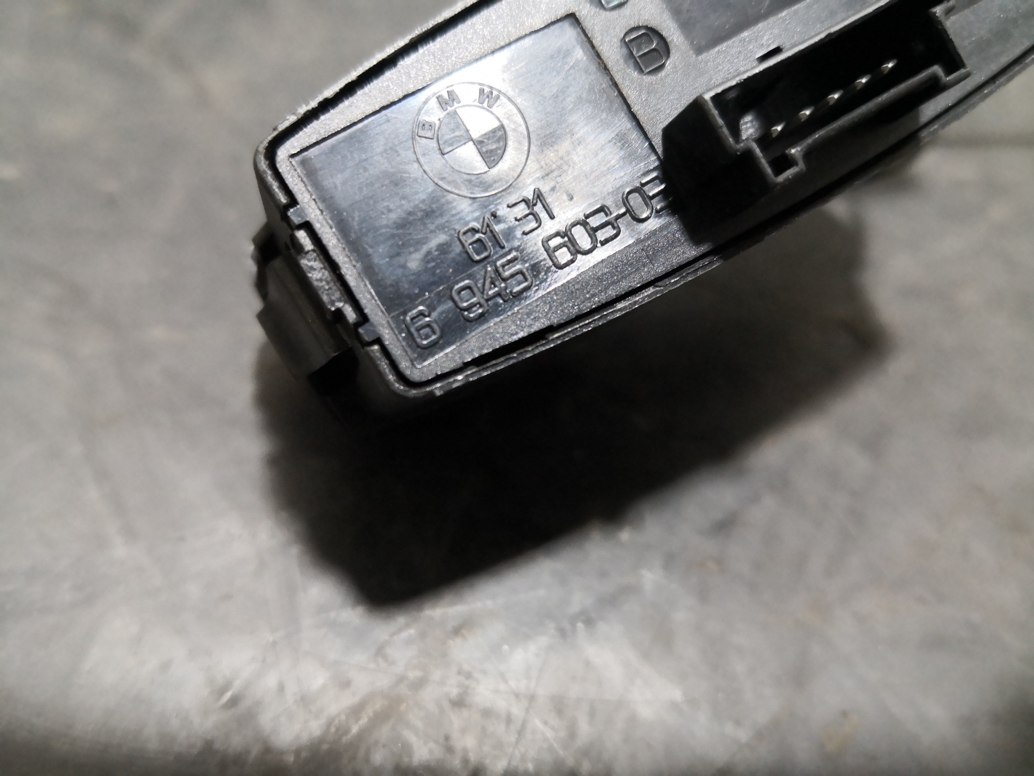 Botão 4 Piscas BMW 1 (E87) | 03 - 13 Imagem-2