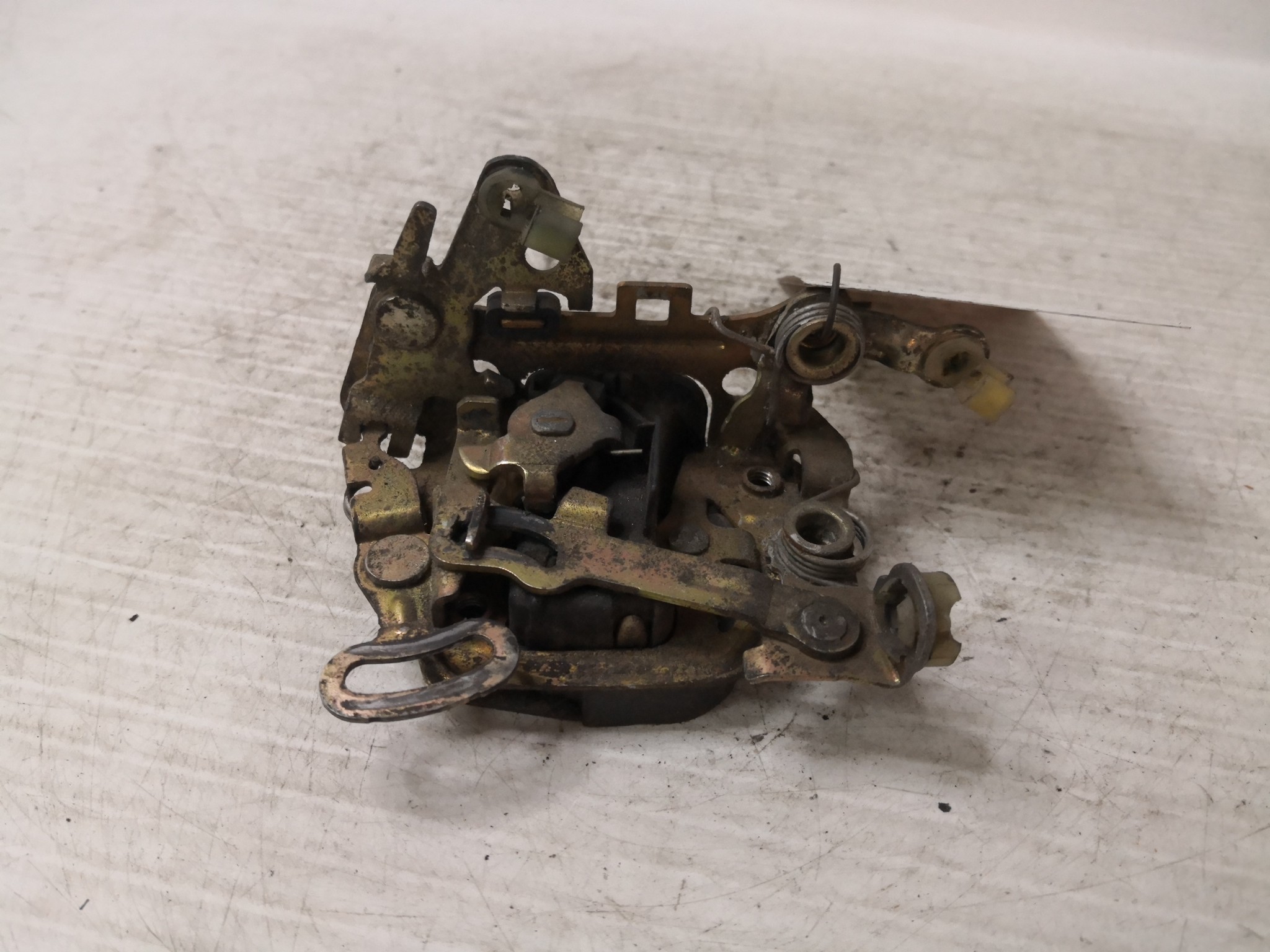 Fecho da Porta Frente Esq OPEL CORSA B (S93) | 93 - 02 Imagem-4