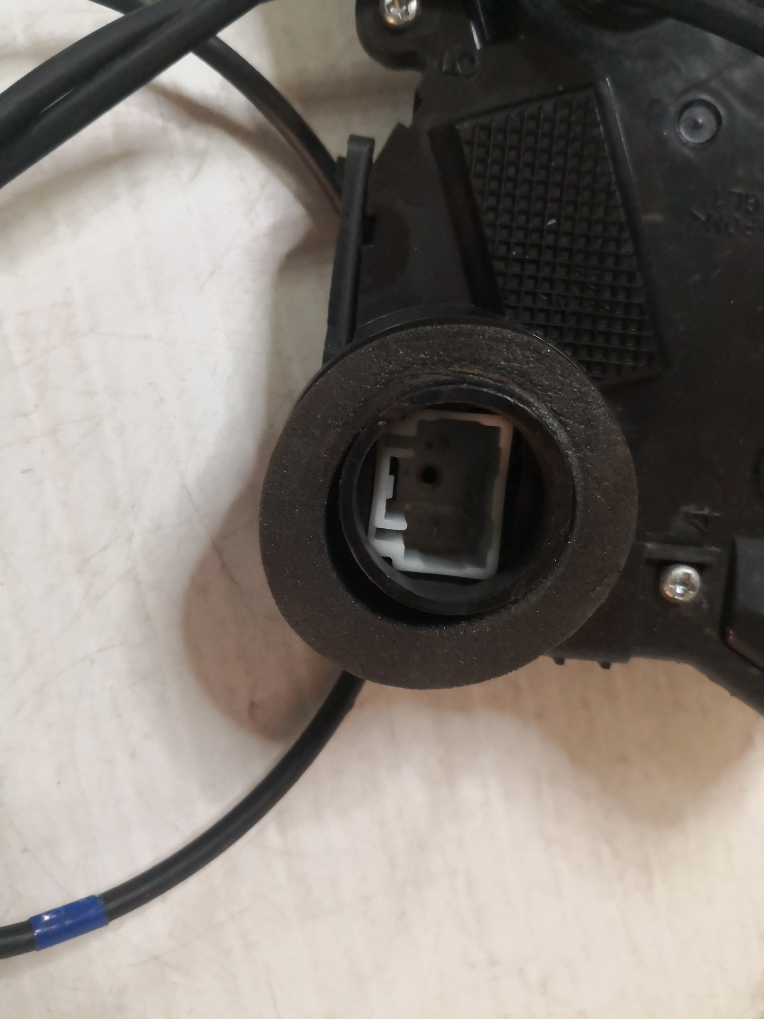 Fecho da Porta Frente Esq TOYOTA YARIS (_P9_) | 05 - 14 Imagem-2