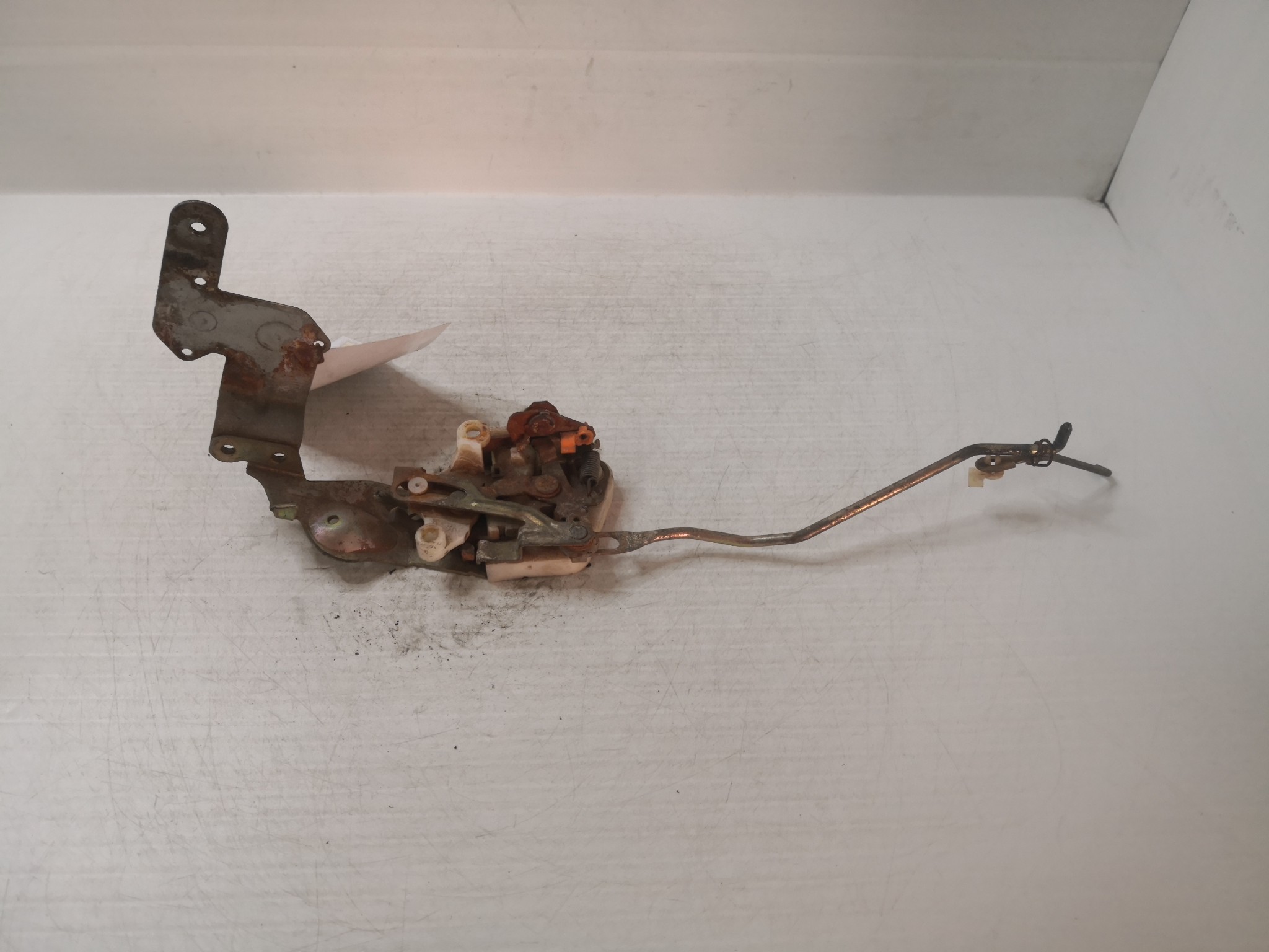 Fecho da Porta Frente Esq MITSUBISHI - ID S_35123