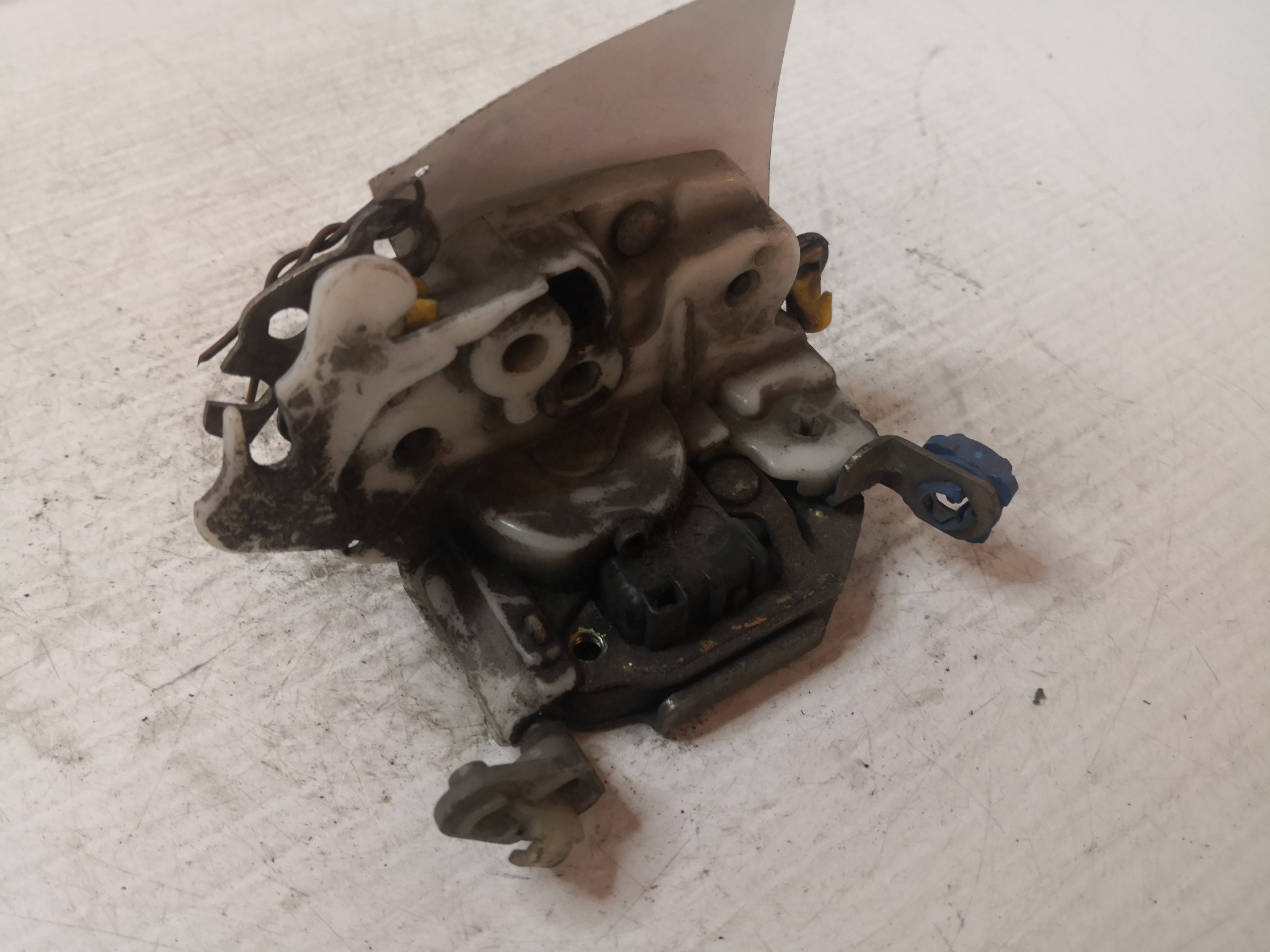 Fecho da Porta Frente Esq NISSAN - ID S_35072