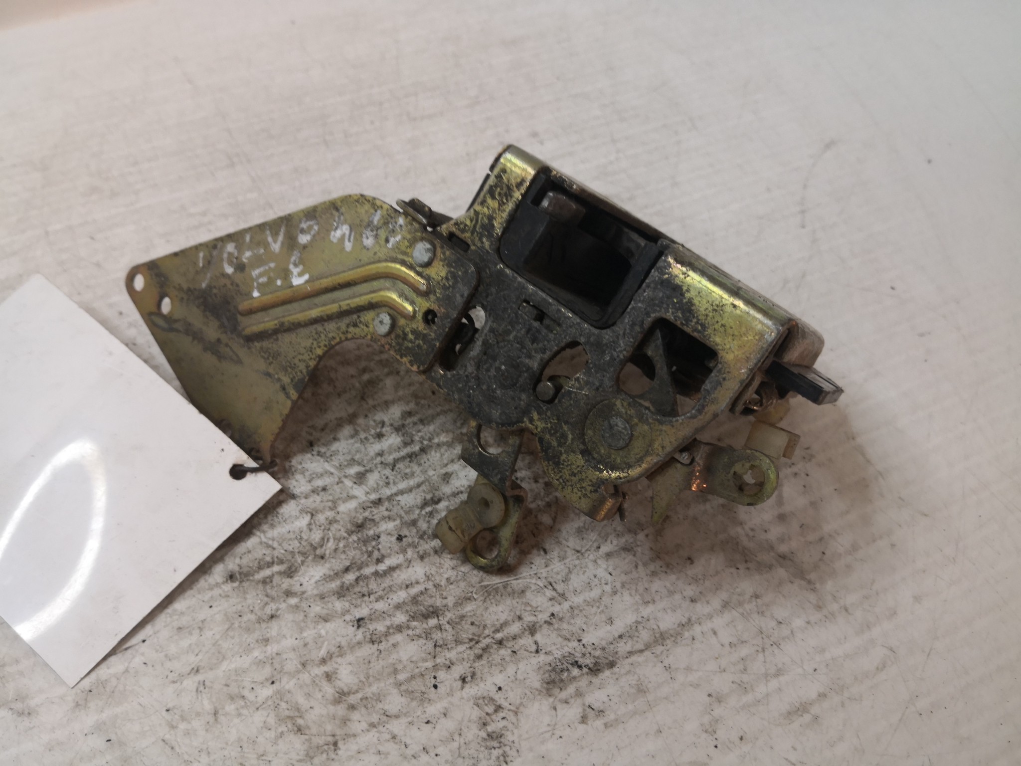 Fecho da Porta Frente Esq VOLVO 460 L (464) | 88 - 96 Imagem-1