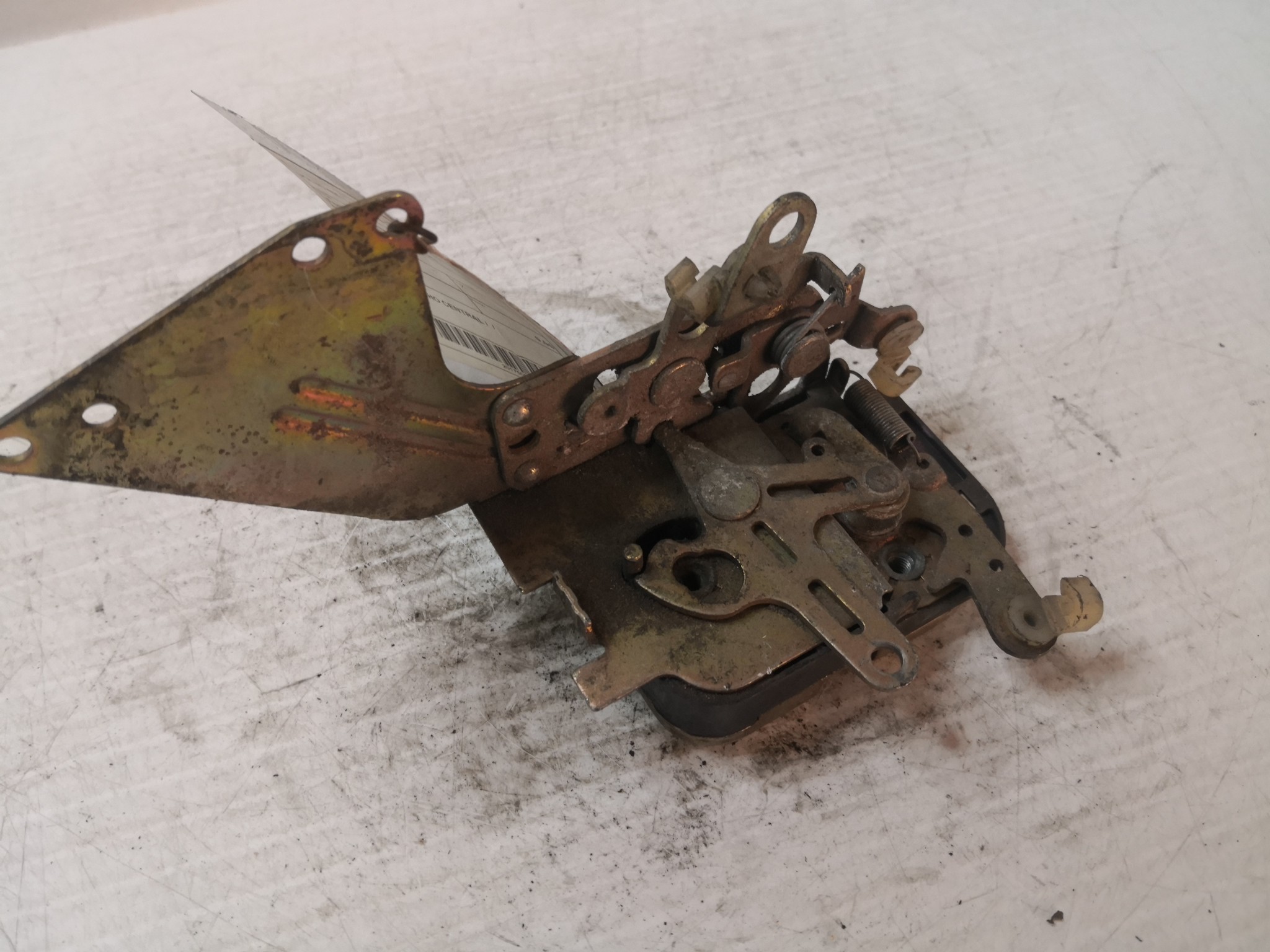 Fecho da Porta Frente Esq VOLVO 460 L (464) | 88 - 96 Imagem-2