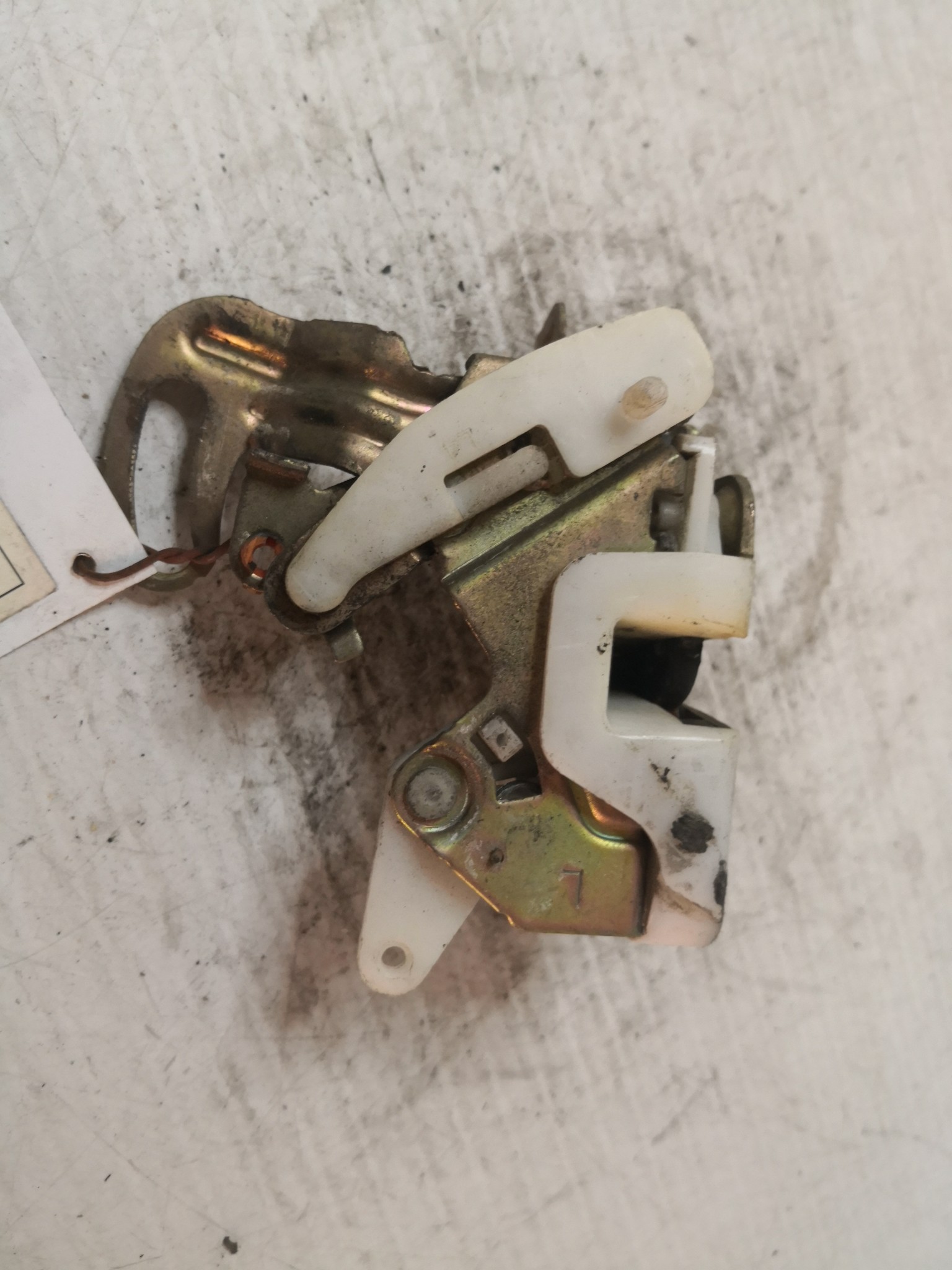 Fecho da Porta Frente Esq MITSUBISHI LANCER V (CB_A, CD_A, CE_A) | 91 - 96 Imagem-1