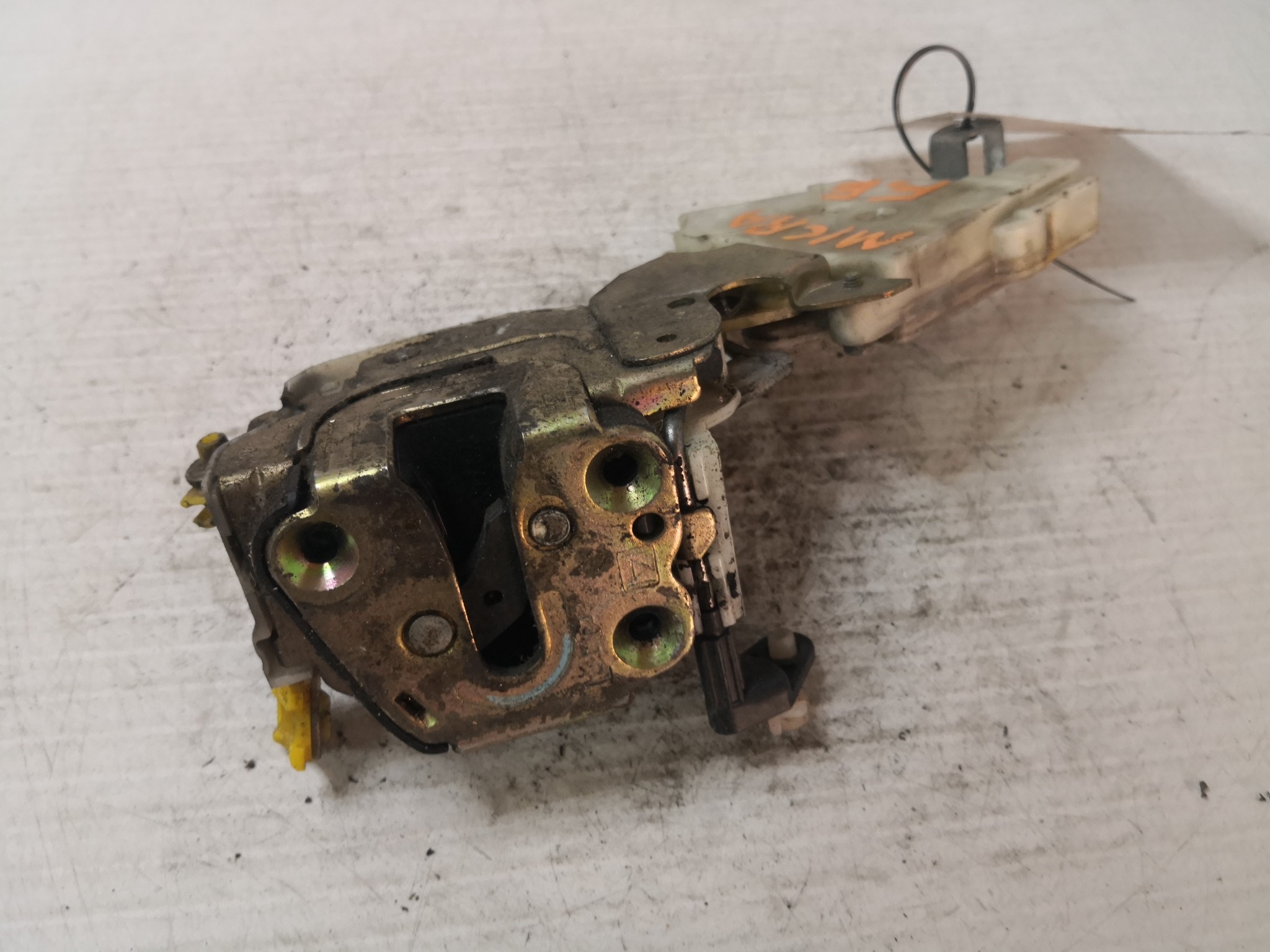 Fecho da Porta Frente Esq NISSAN - ID S_67612