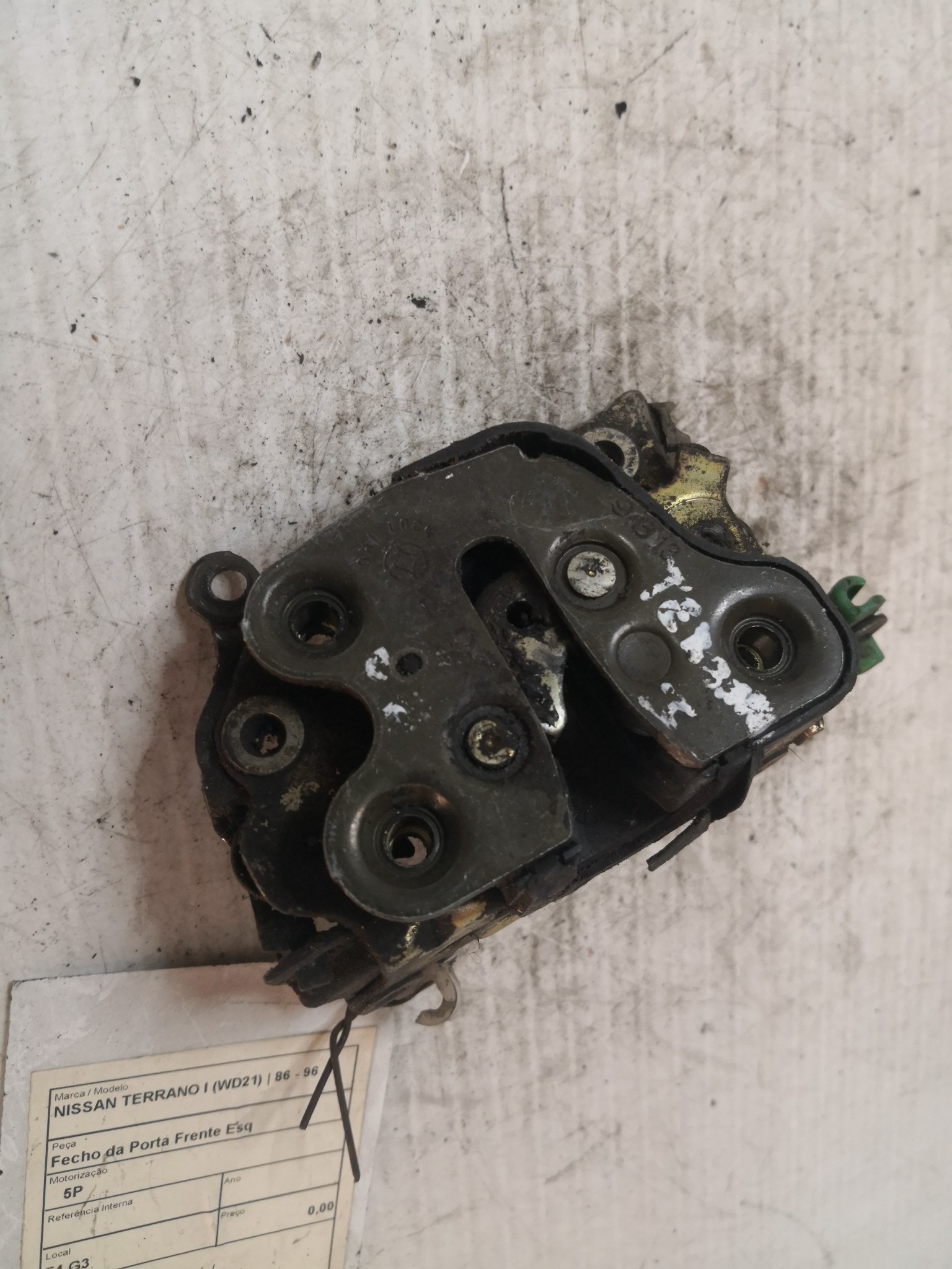 Fecho da Porta Frente Esq NISSAN - ID S_35077