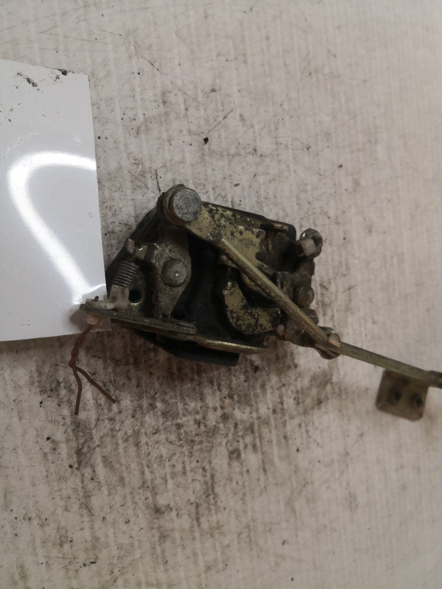 Fecho da Porta Frente Esq BEDFORD SETA KD27 | 81 - 92 Imagem-1