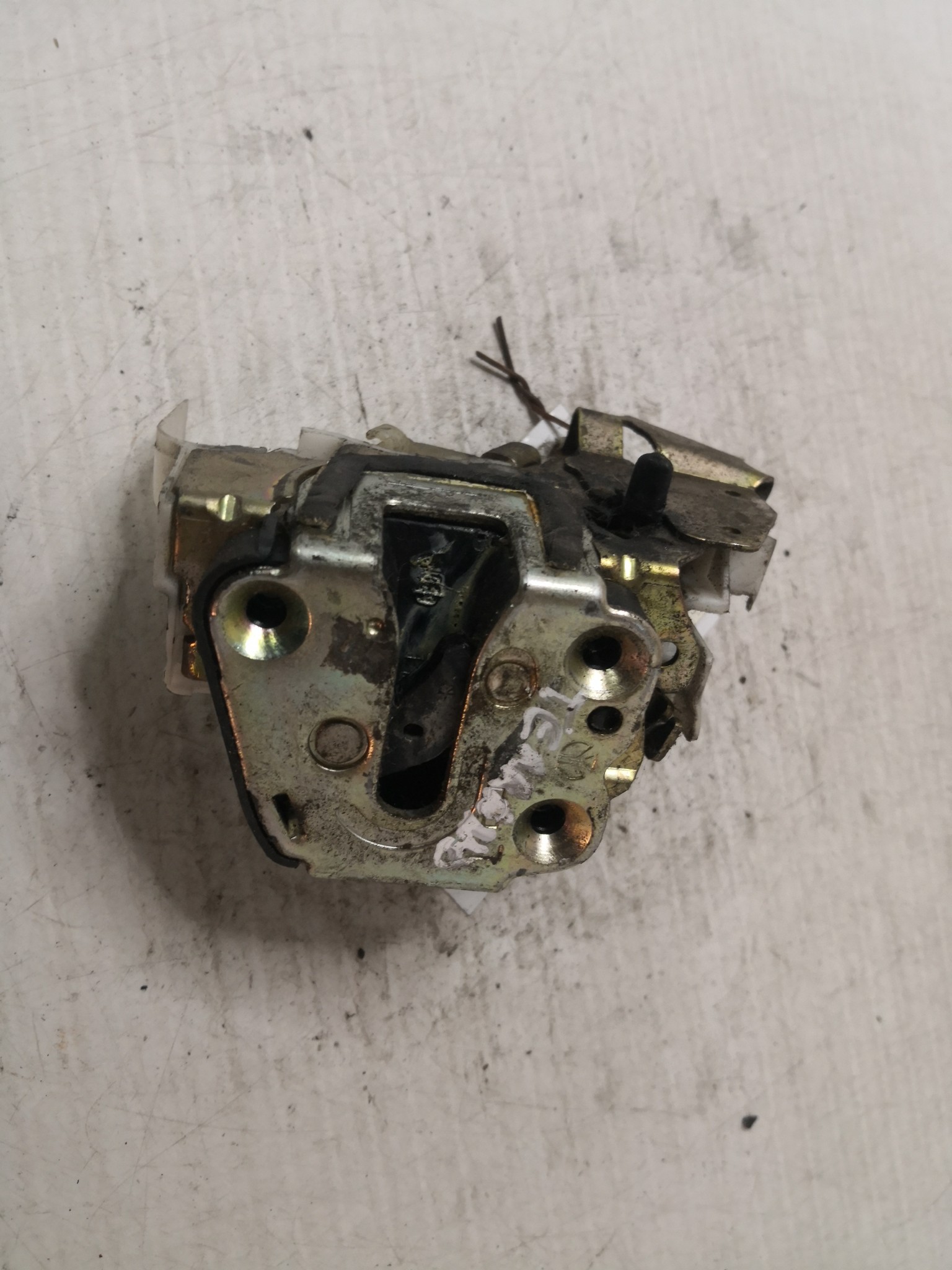 Fecho da Porta Trás Esq NISSAN - ID S_36112