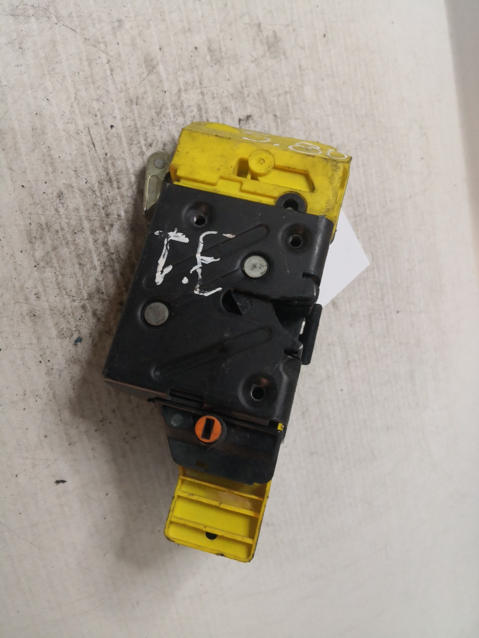 Fecho da Porta Trás Esq VOLVO - ID S_36123