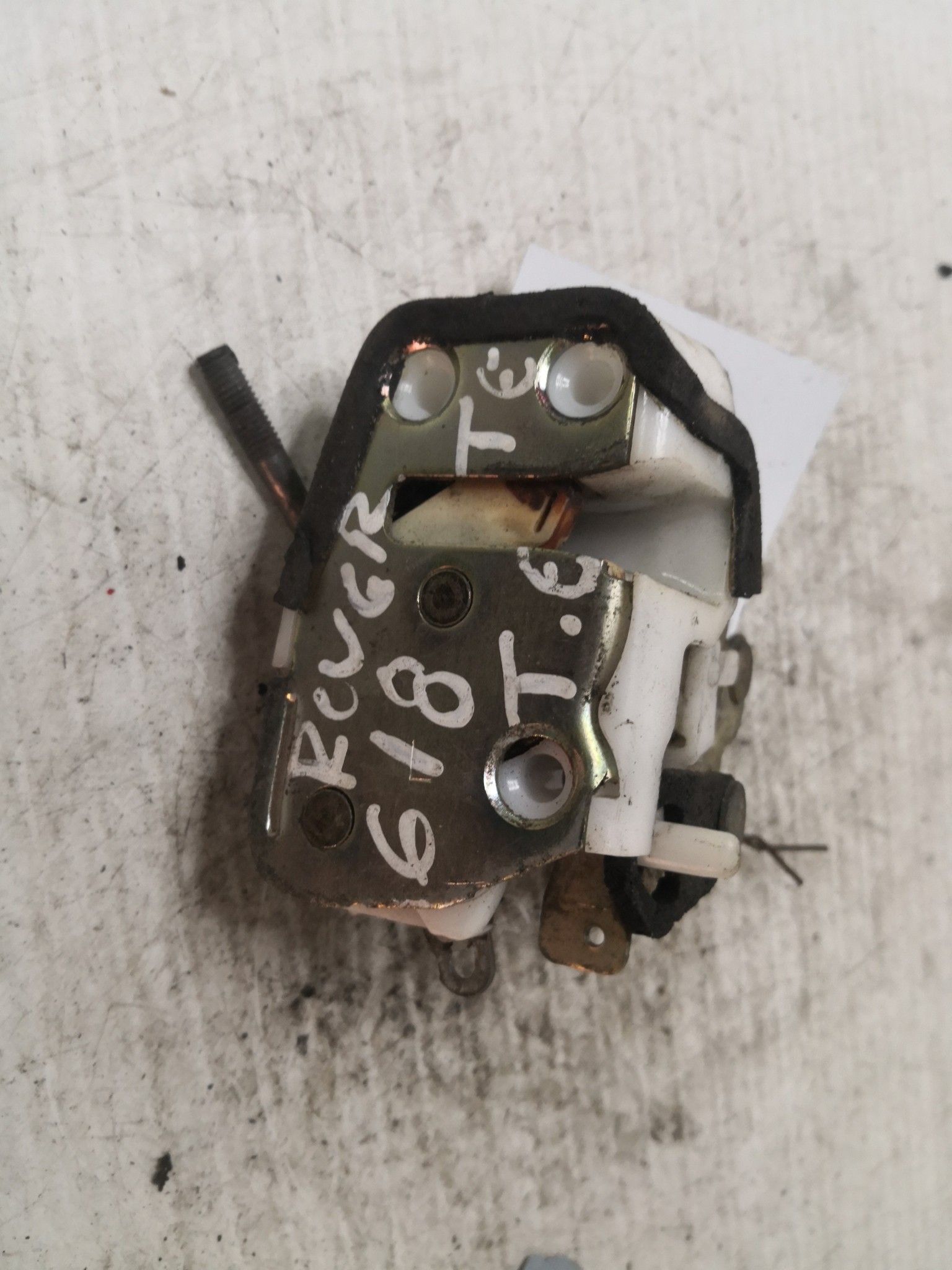 Fecho da Porta Trás Esq ROVER 600 (RH) | 93 - 00 Imagem-1