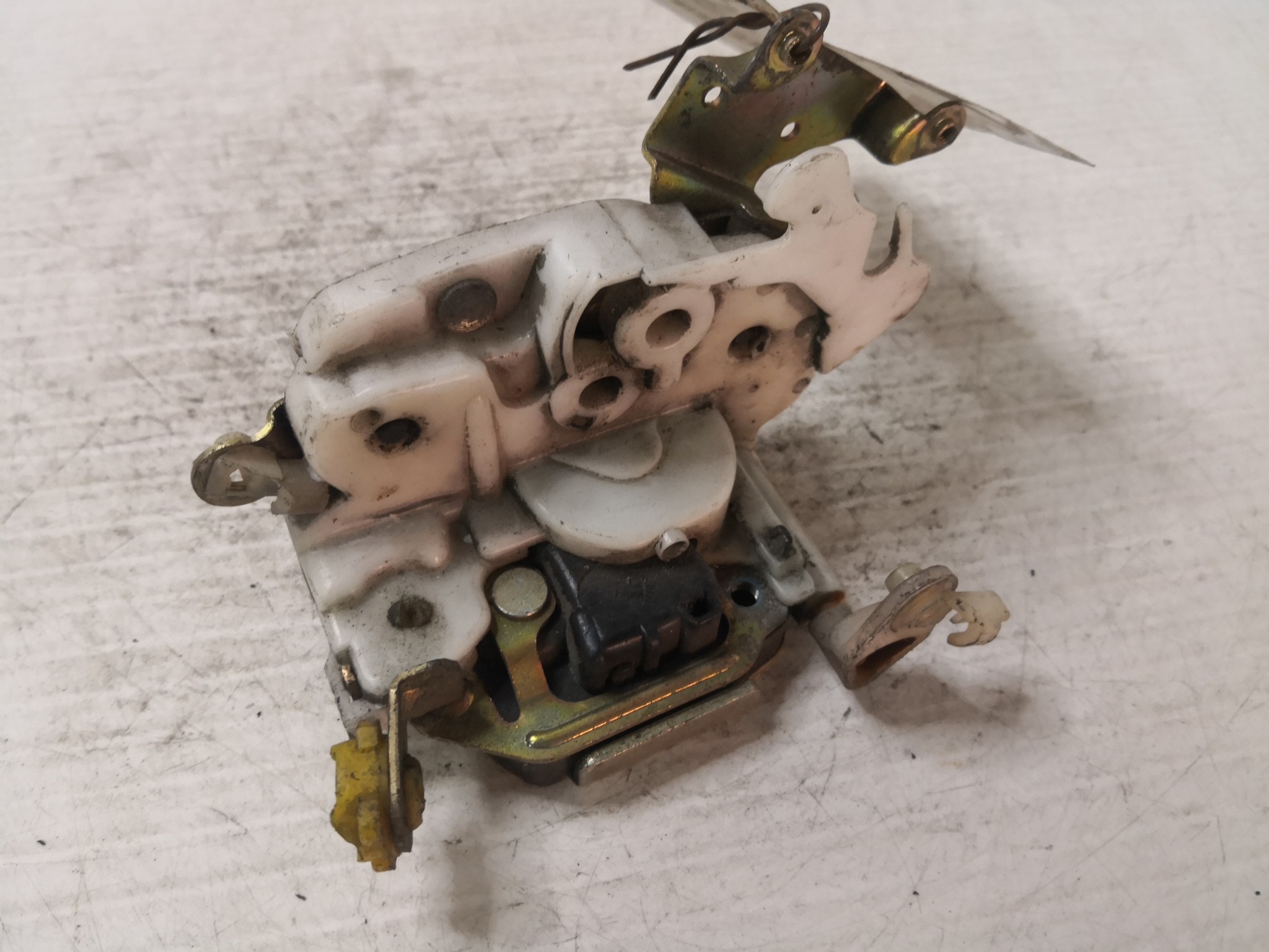 Fecho da Porta Frente Dto NISSAN TERRANO II (R20) | 92 - 07 Imagem-2