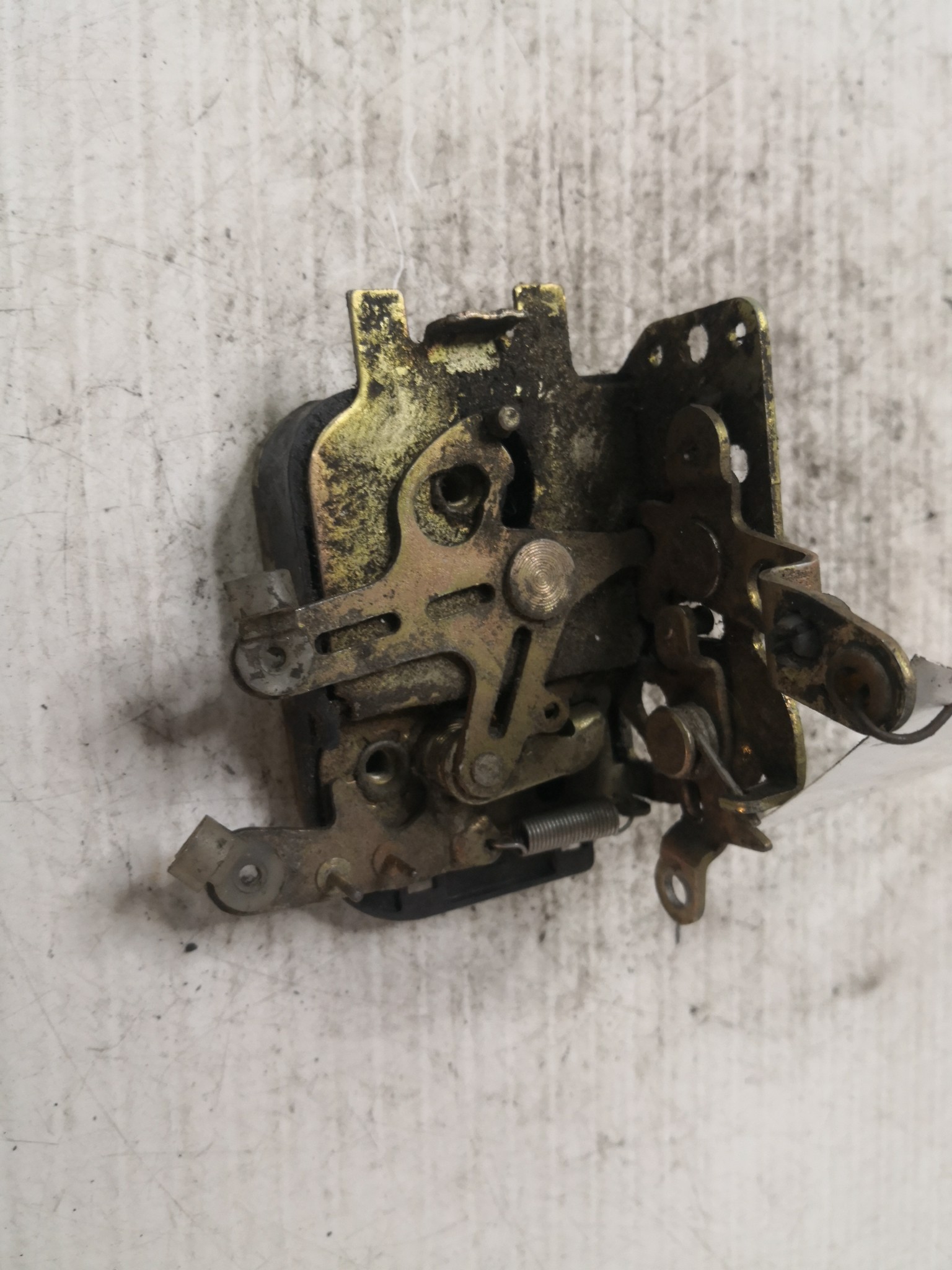 Fecho da Porta Frente Esq VOLVO 460 L (464) | 88 - 96 Imagem-1