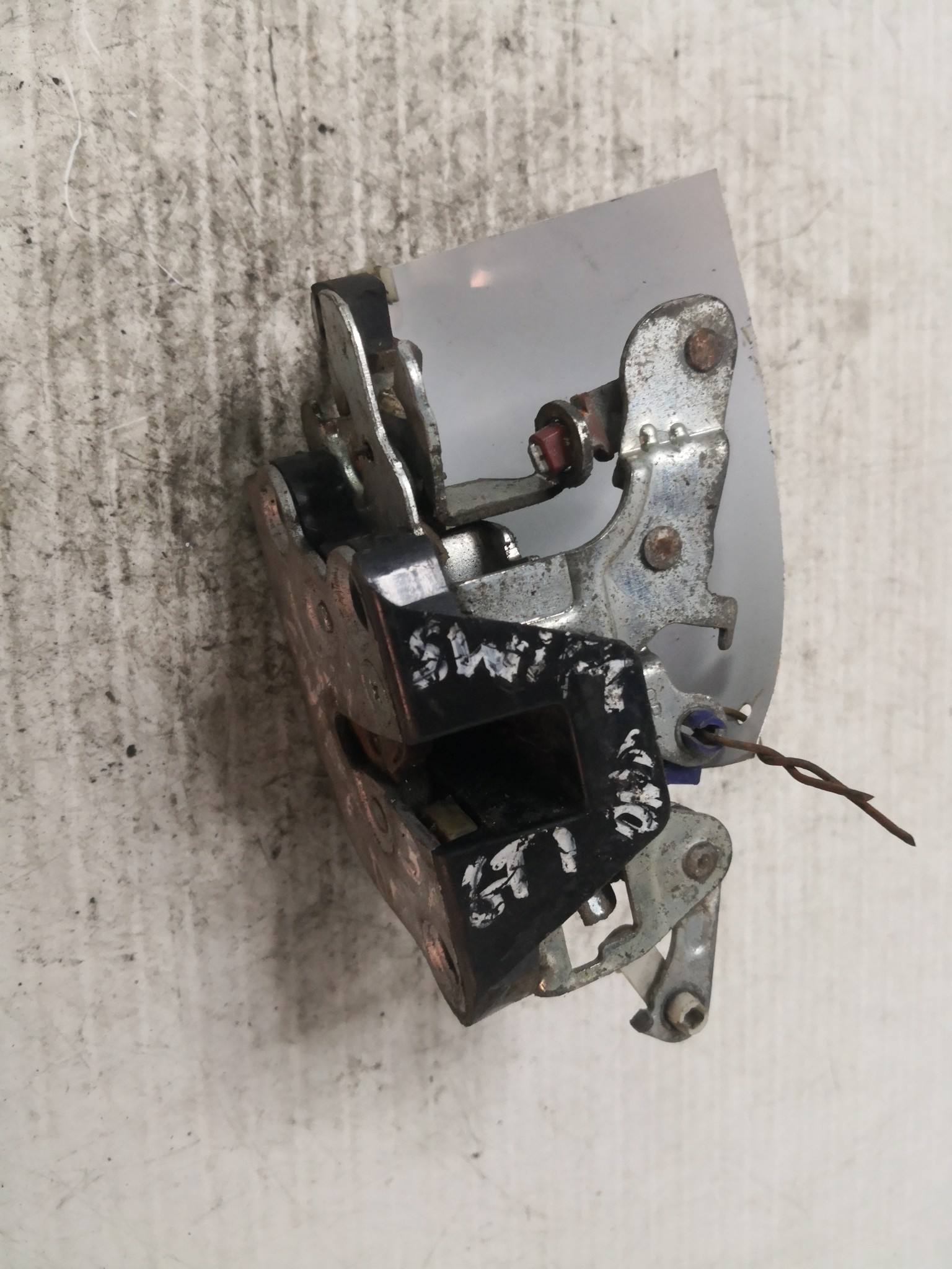 Fecho da Porta Frente Dto SUZUKI SWIFT II Hatchback (EA, MA) | 89 - 05 Imagem-1