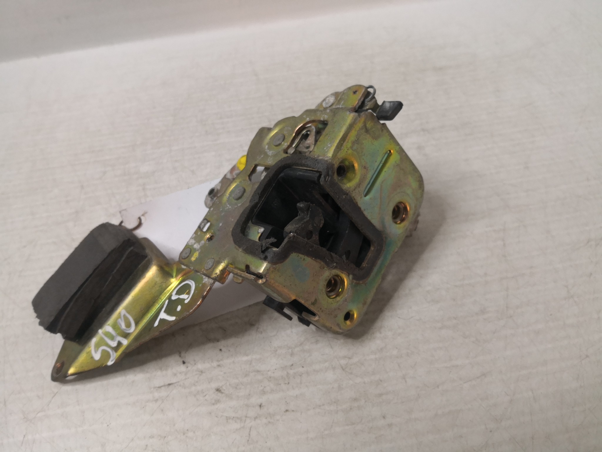 Fecho da Porta Trás Dto VOLVO - ID S_36220