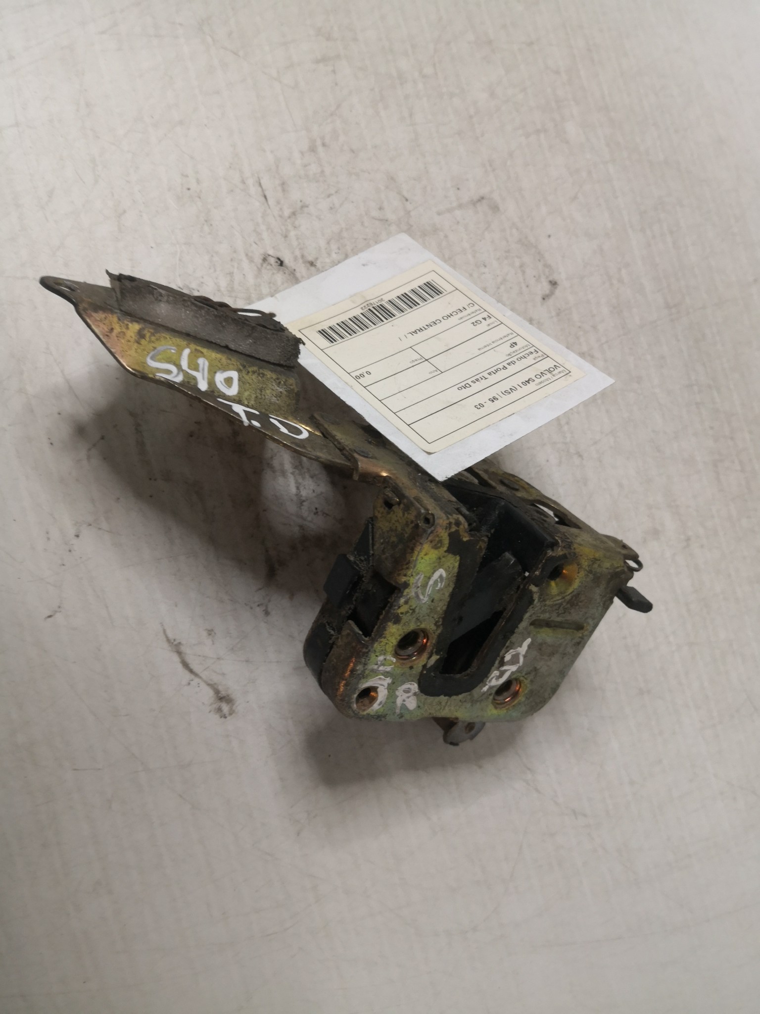 Fecho da Porta Trás Dto VOLVO - ID S_36221