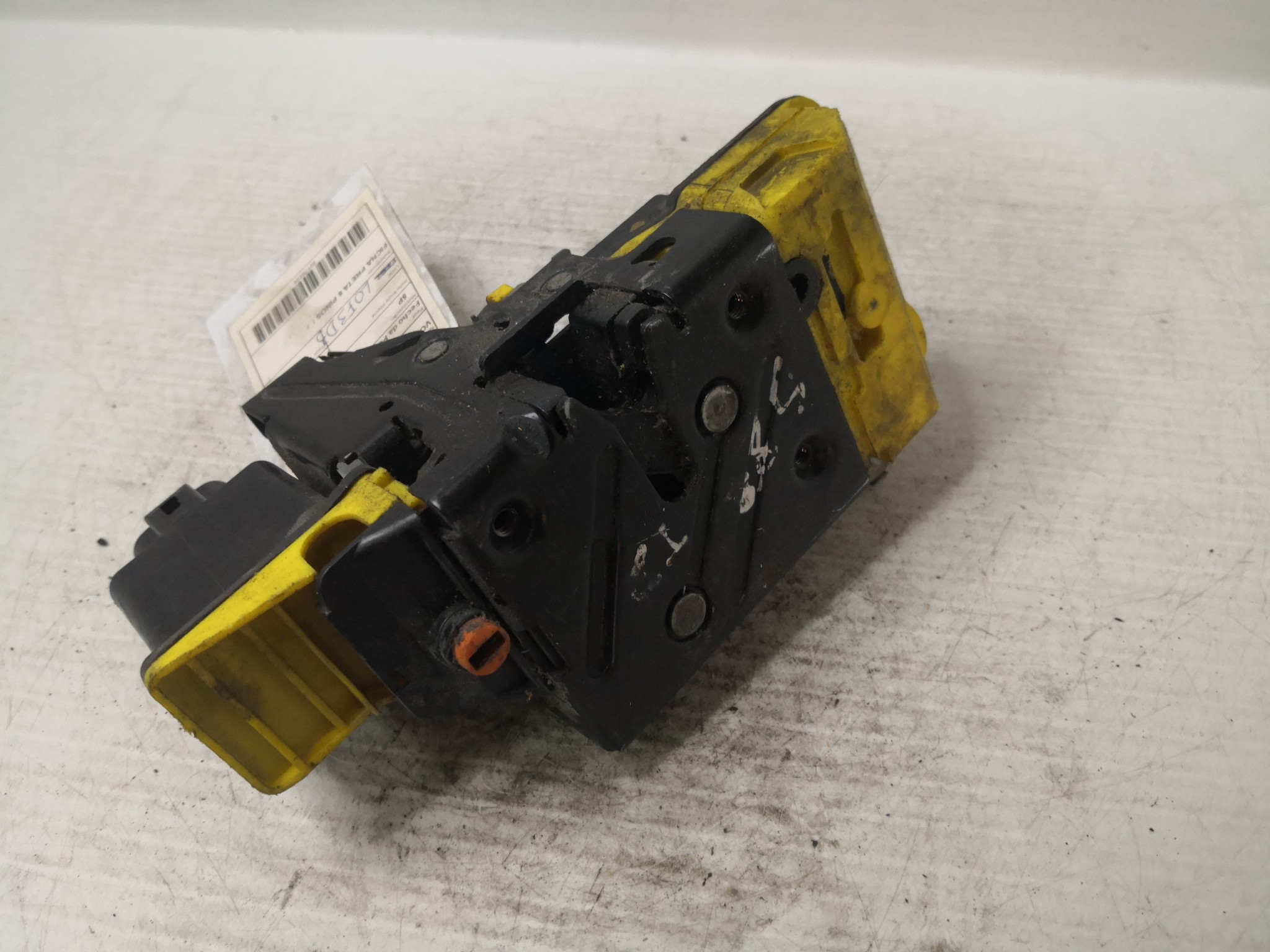 Fecho da Porta Trás Dto VOLVO - ID S_36223