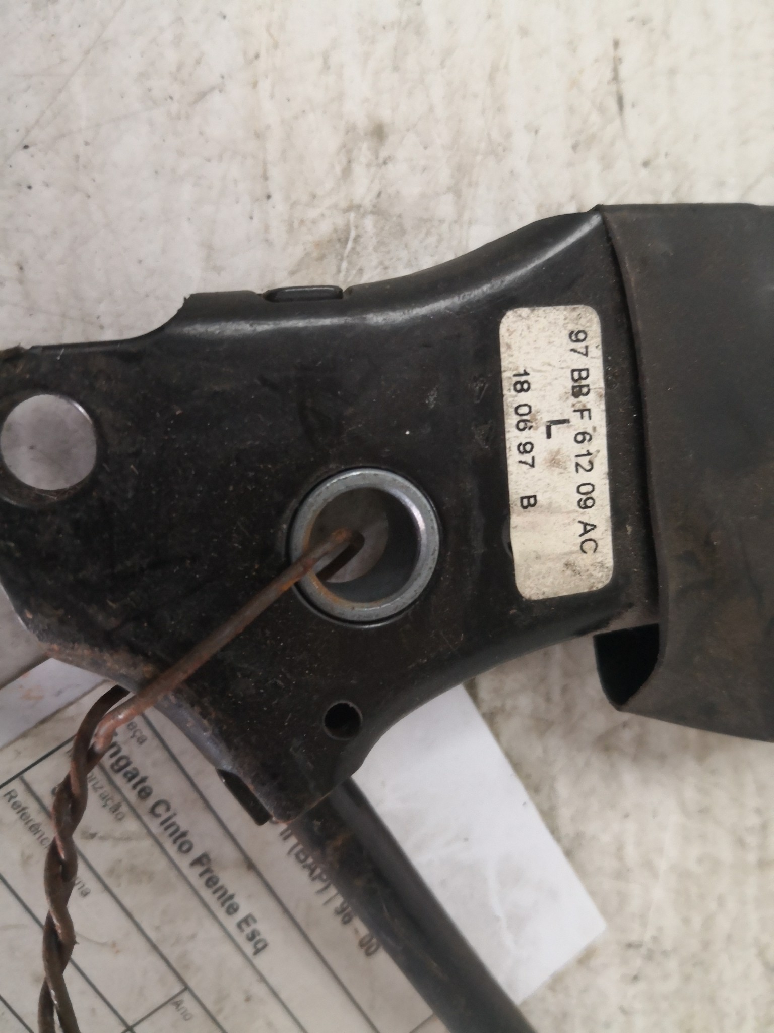 Engate Cinto Frente Esq FORD MONDEO II (BAP) | 96 - 00 Imagem-3