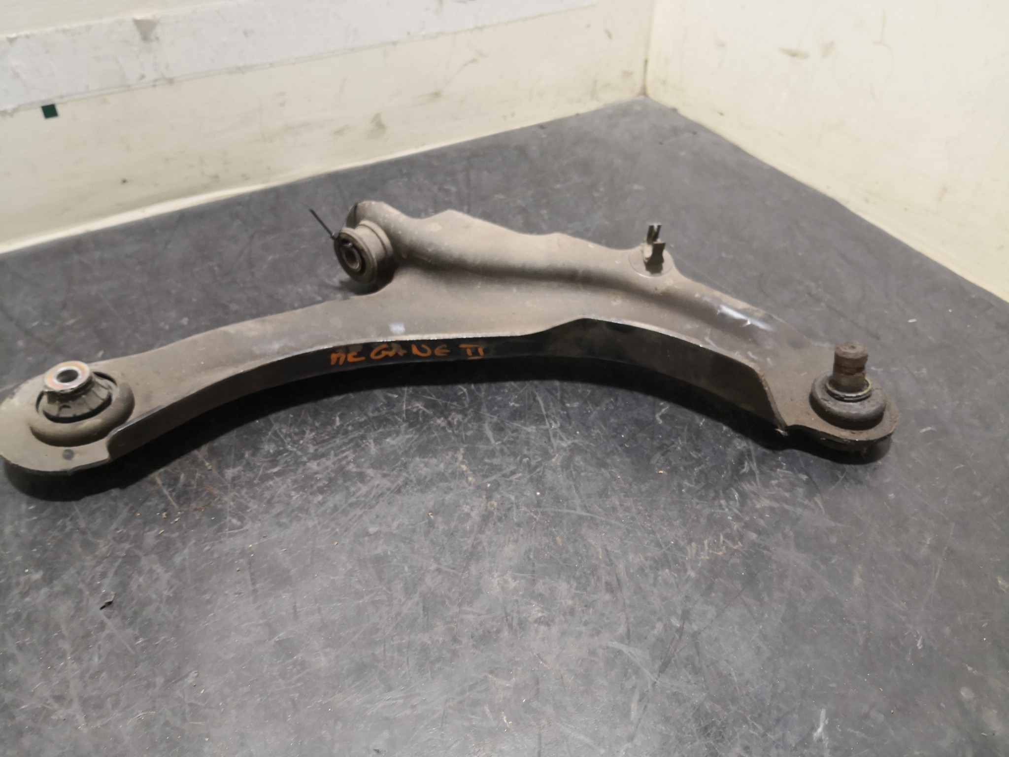 Braço Suspensão Frente Dto RENAULT MEGANE II Caixa/Combi (KM_) | 03 - 09 Imagem-1