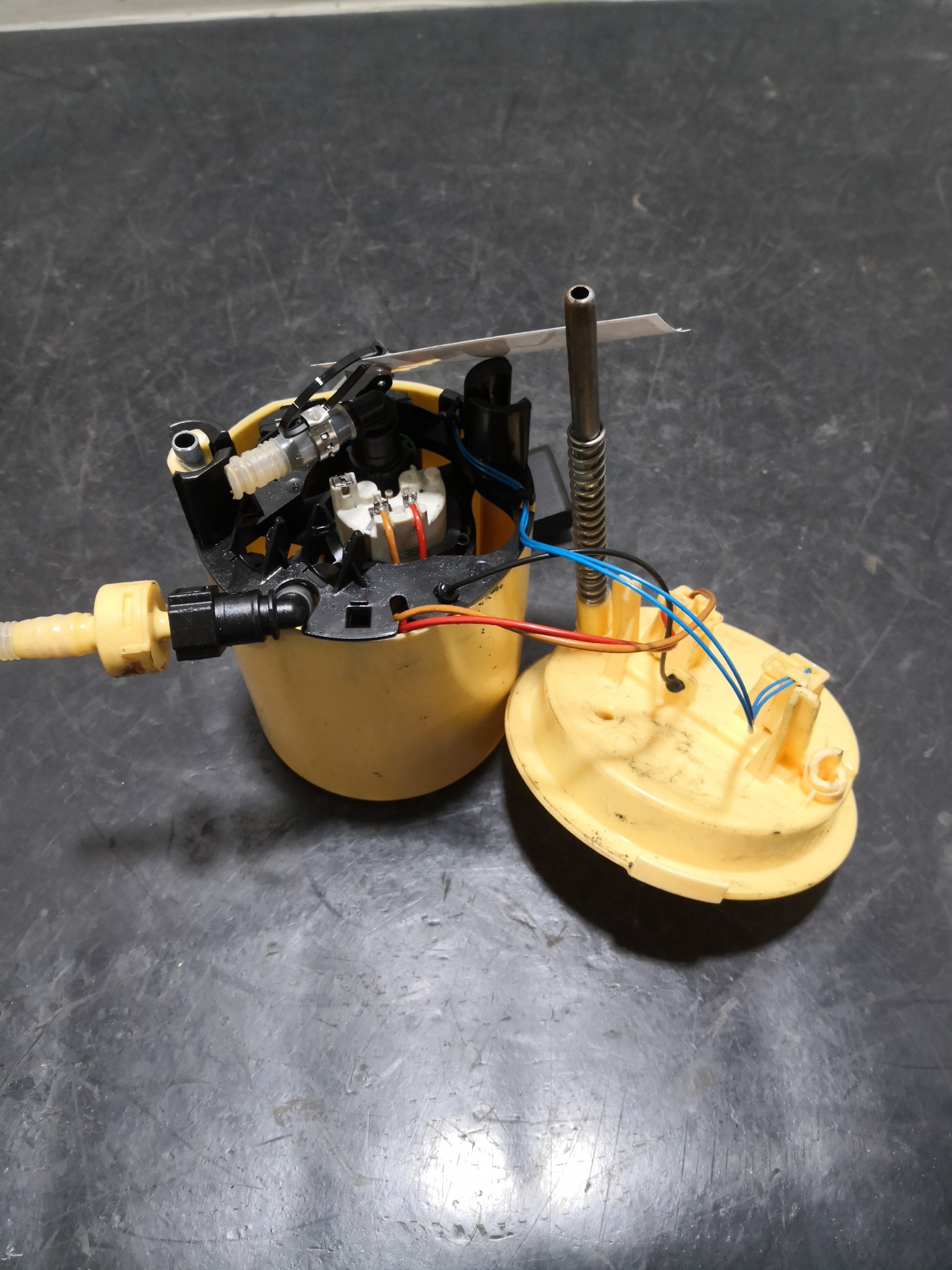 Bomba do Depósito de Combustível BMW - ID S_100074