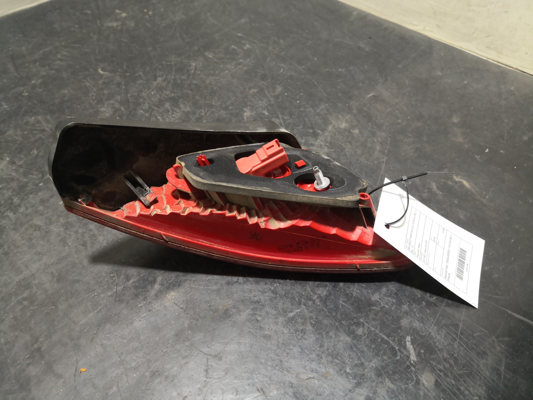 Farolim Mala PEUGEOT 3008 Veículo multiuso (0U_) | 09 - 17 Imagem-1