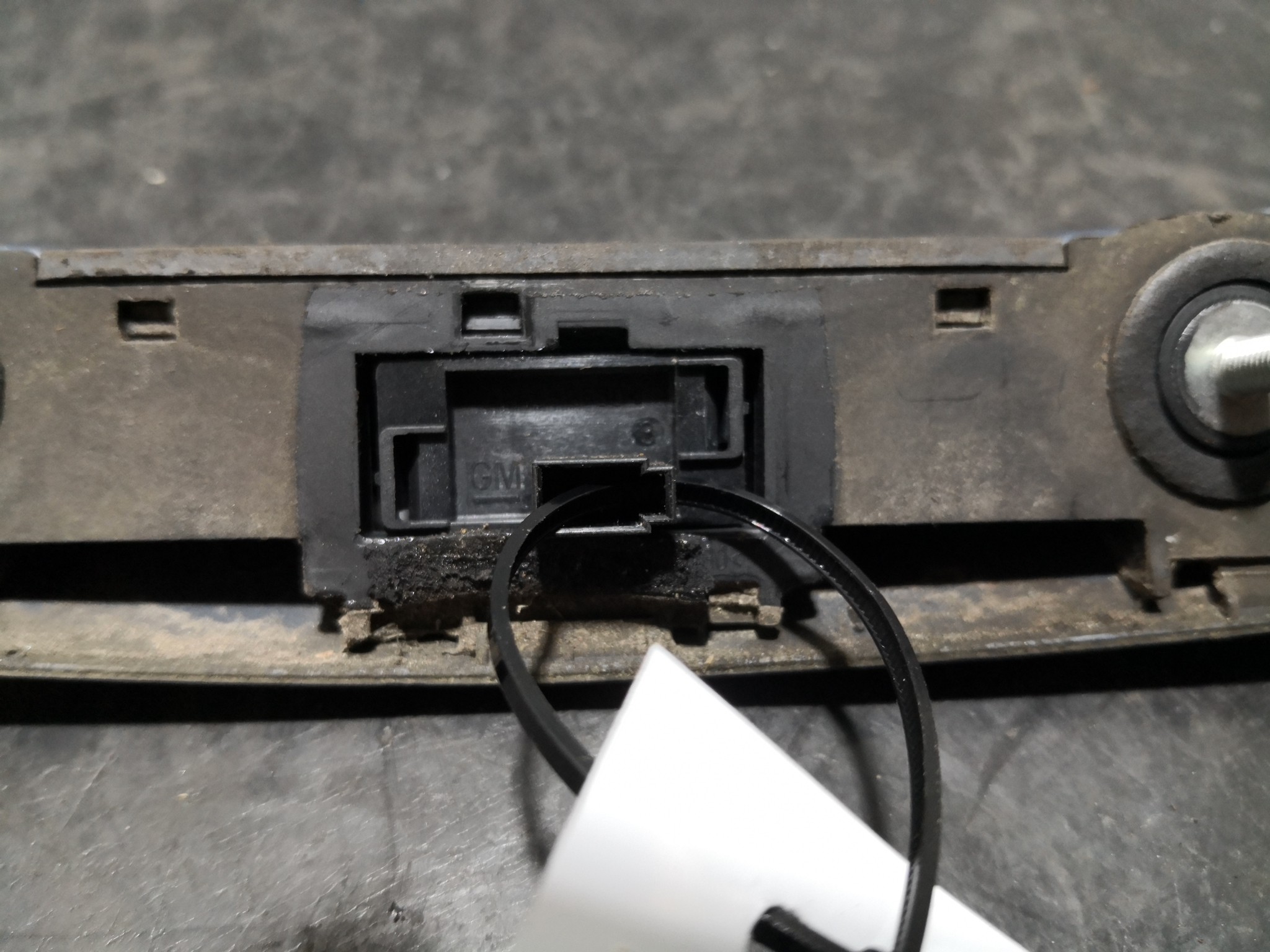 Botão Mala Eletrico OPEL CORSA D (S07) | 06 - 14 Imagem-1