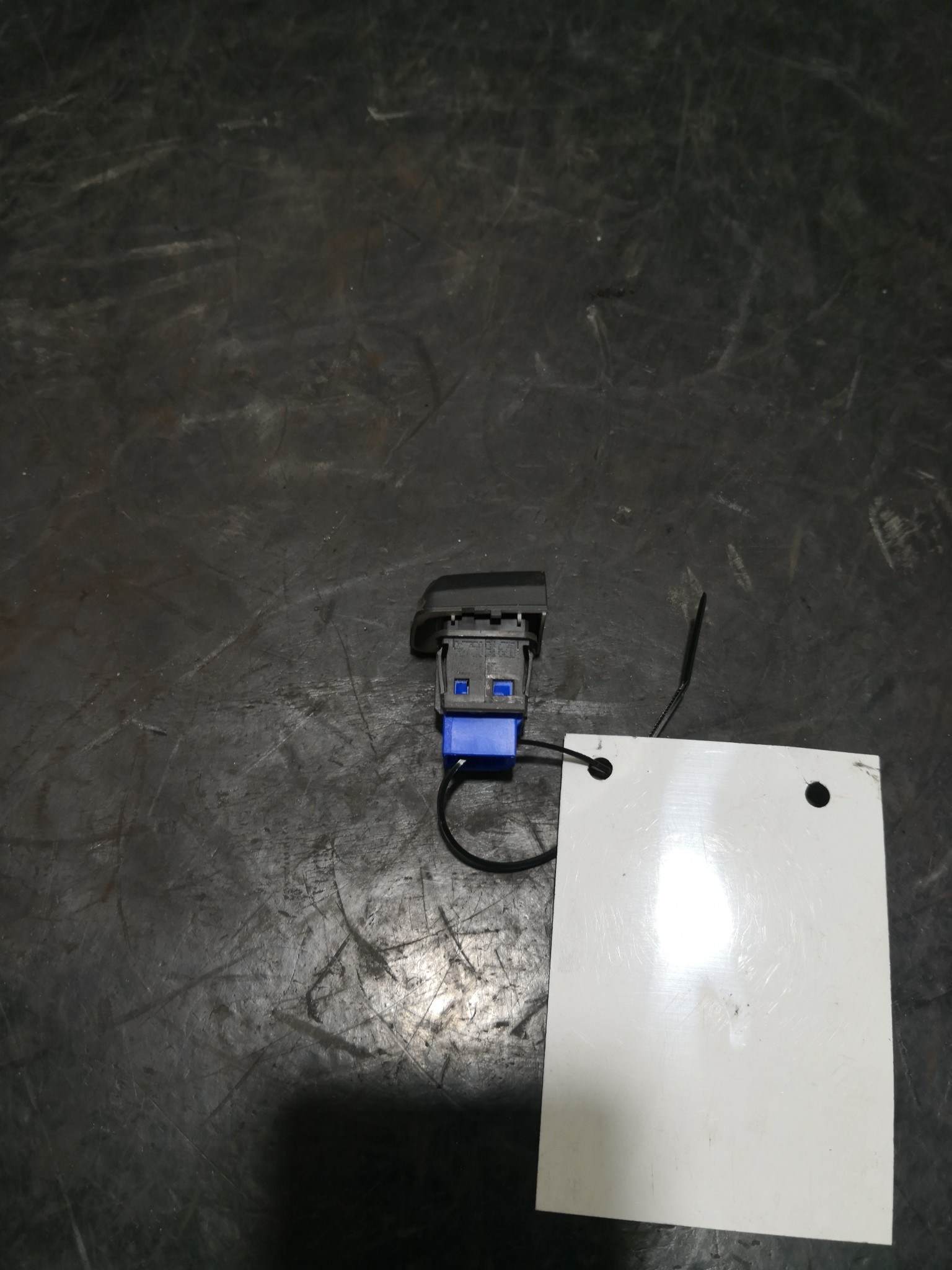 Botão 4 Piscas PEUGEOT 208 I (CA_, CC_) | 12 -  Imagem-2