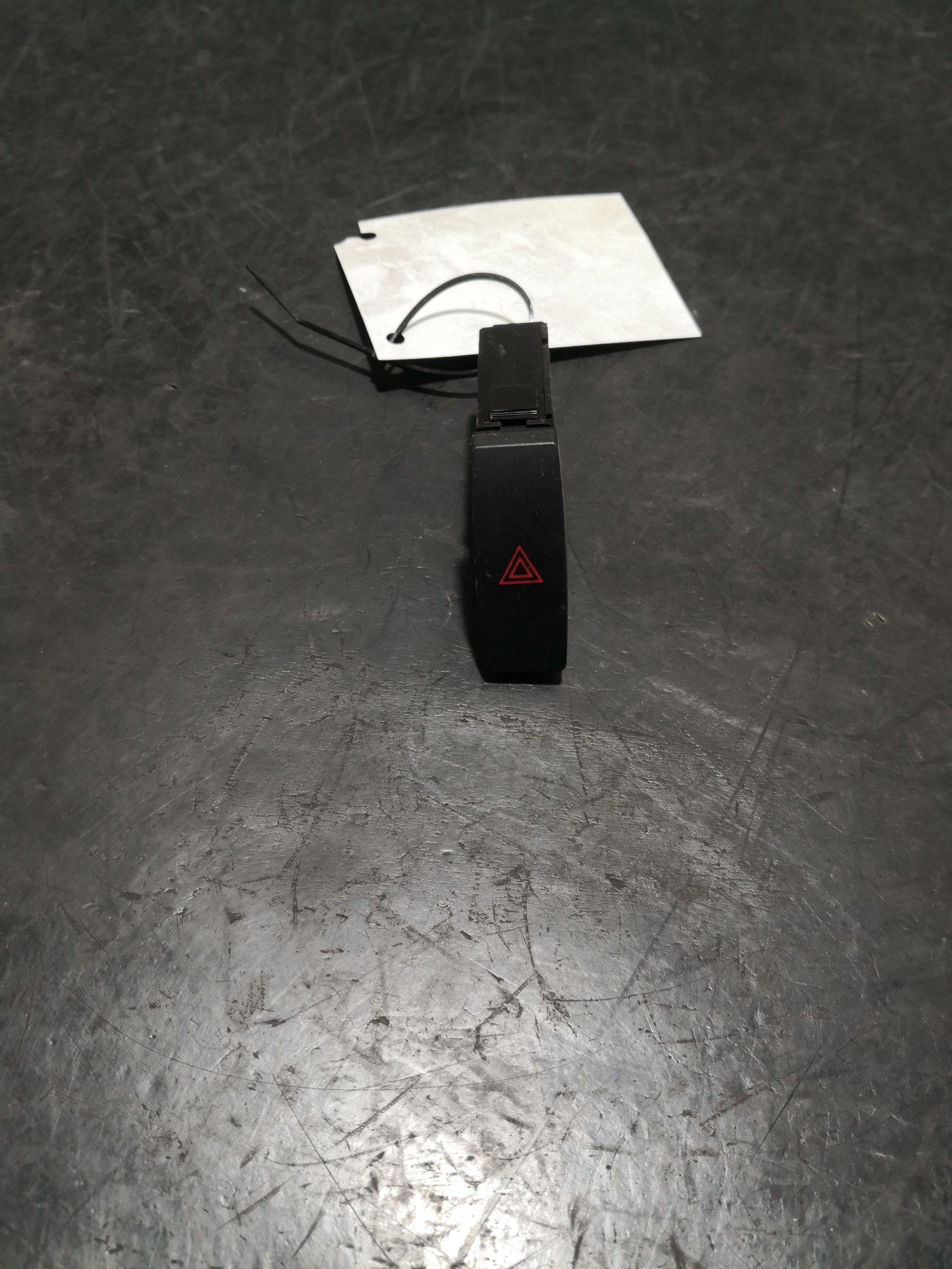 Botão 4 Piscas MAZDA 6 três volumes (GH) | 07 - 13 Imagem-4