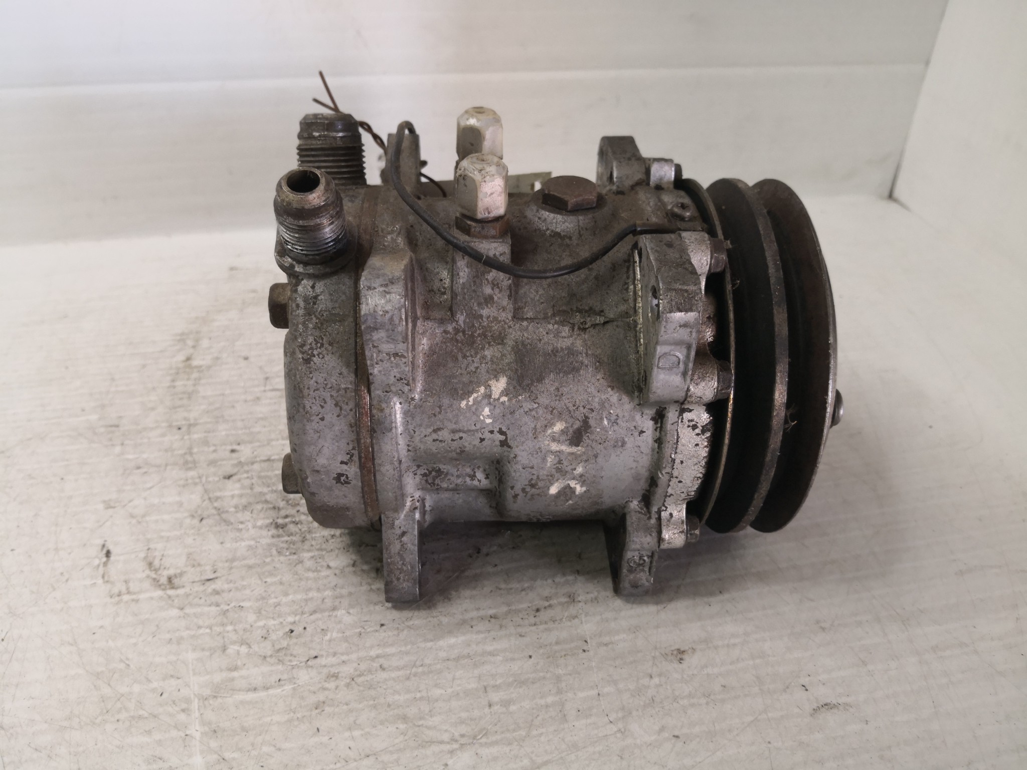 Compressor do Ar condicionado ISUZU N-Serie | 93 -  Imagem-3