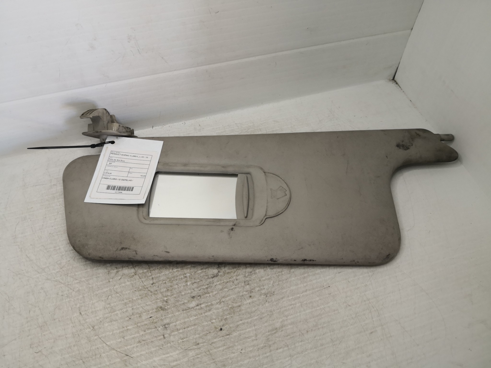 Pala de Sol Esq RENAULT - ID S_36685