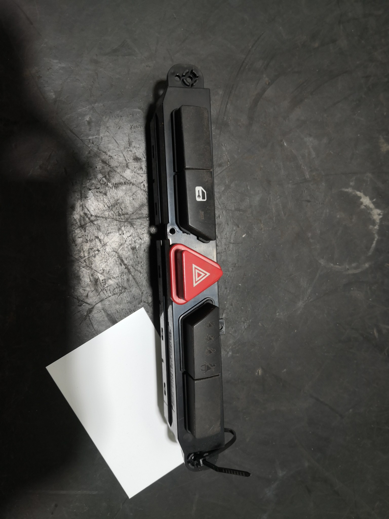 Botão 4 Piscas KIA - ID S_103315