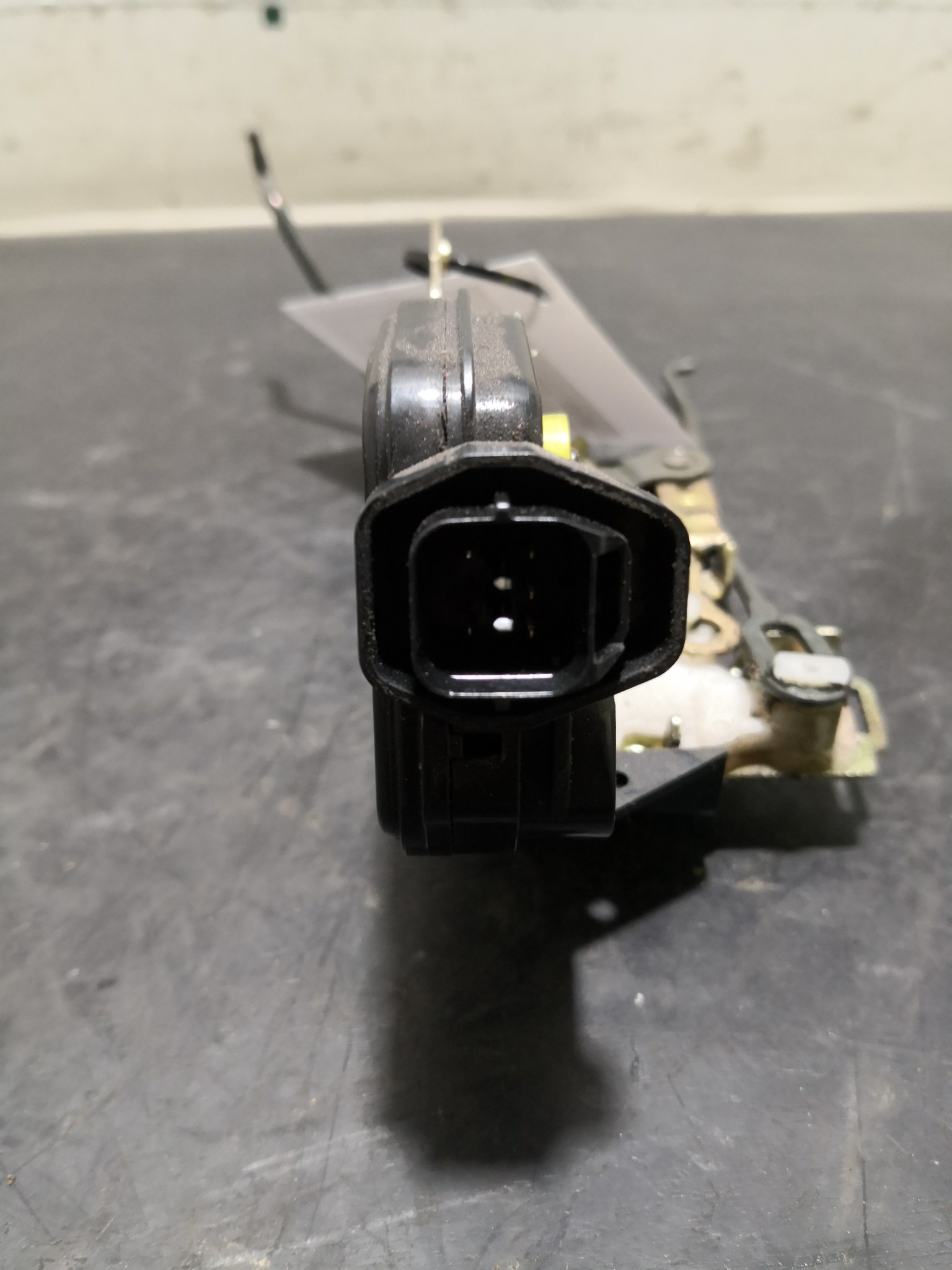 Fecho da Porta Frente Esq HYUNDAI - ID S_103516