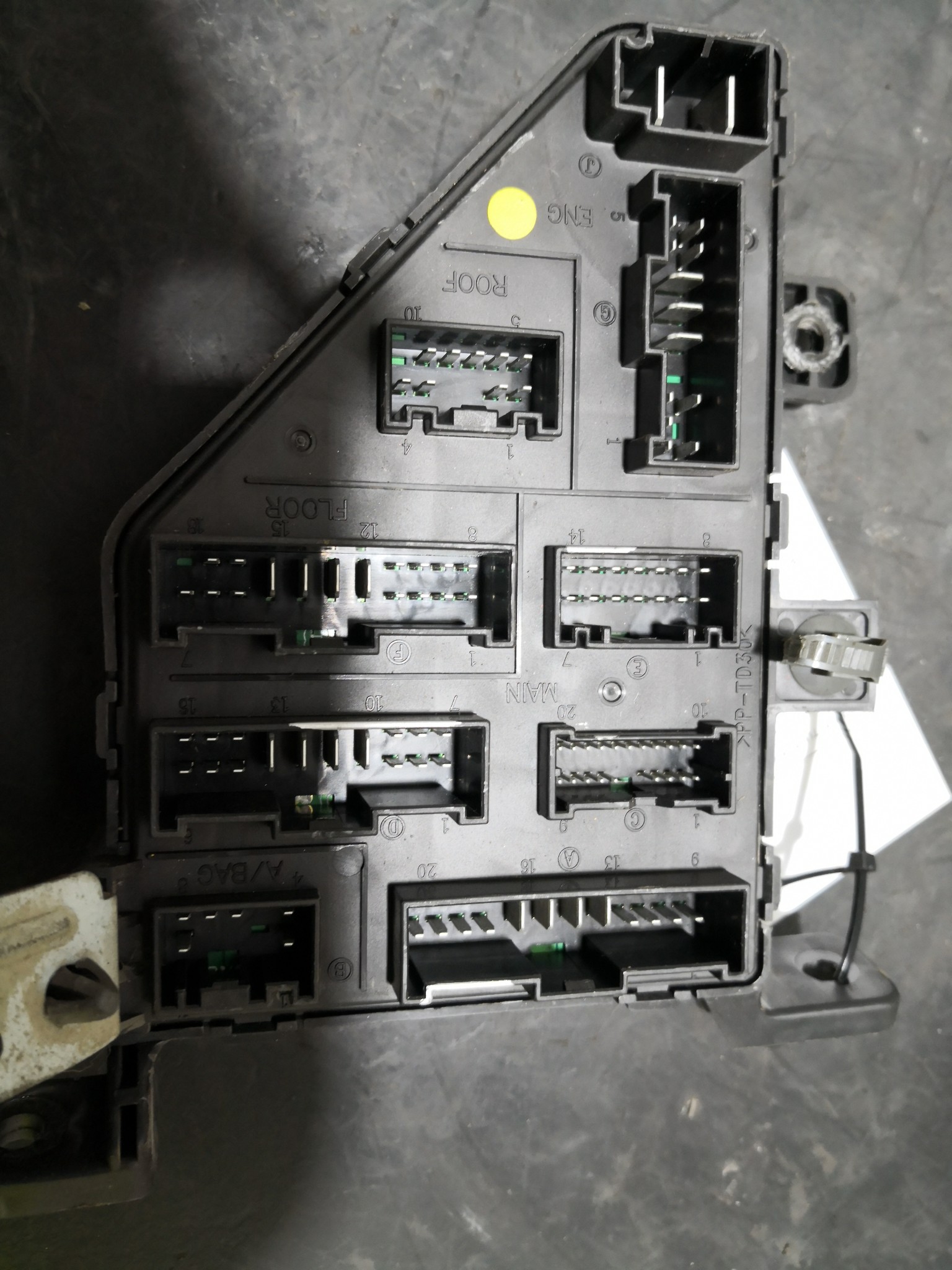 Caixa dos Fusíveis HYUNDAI TUCSON (JM) | 04 -  Imagem-1