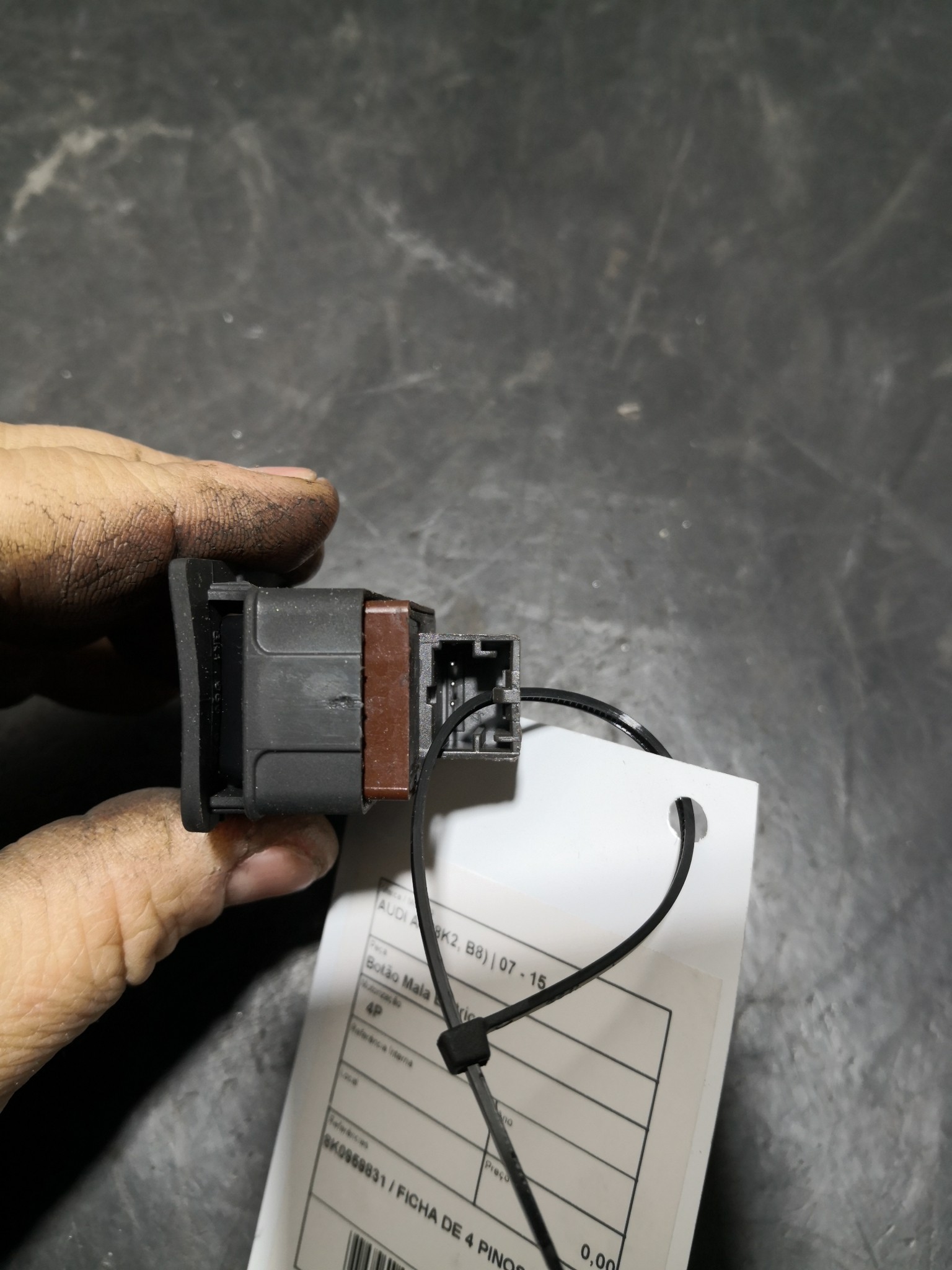 Botão Mala Eletrico AUDI A4 (8K2, B8) | 07 - 15 Imagem-1