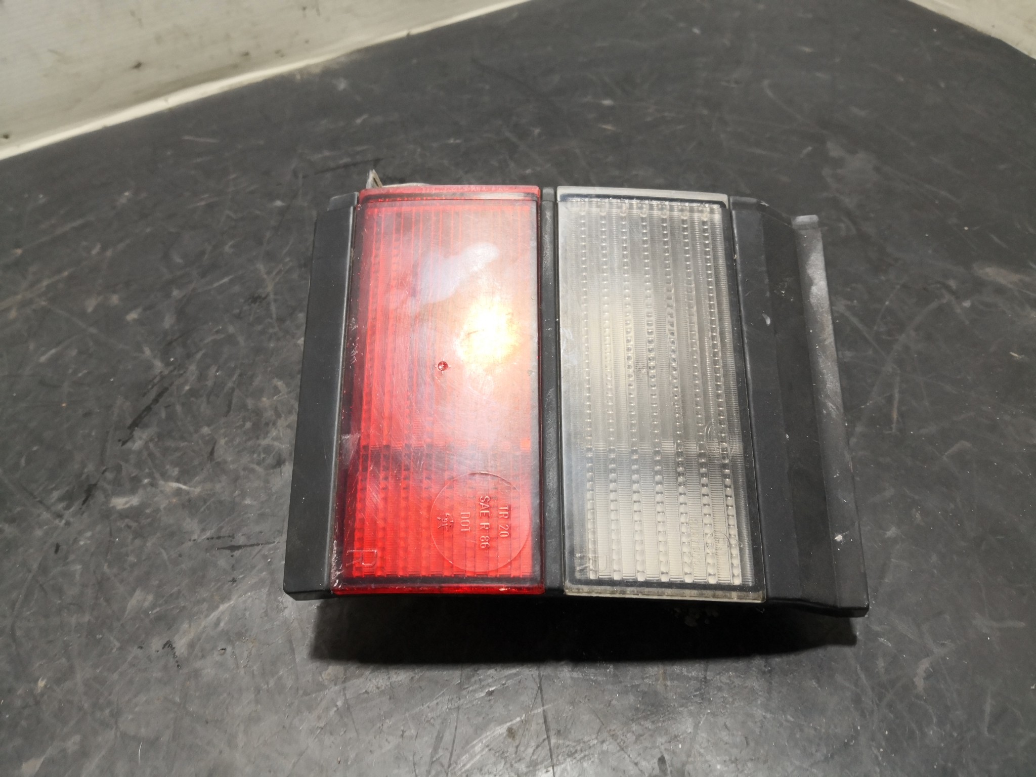 Farolim Mala VOLKSWAGEN PASSAT (3A2, 35I) | 88 - 97 Imagem-1