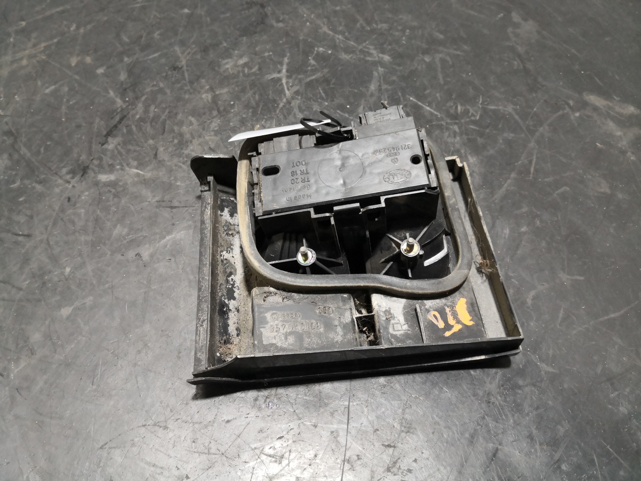 Farolim Mala VOLKSWAGEN PASSAT (3A2, 35I) | 88 - 97 Imagem-2