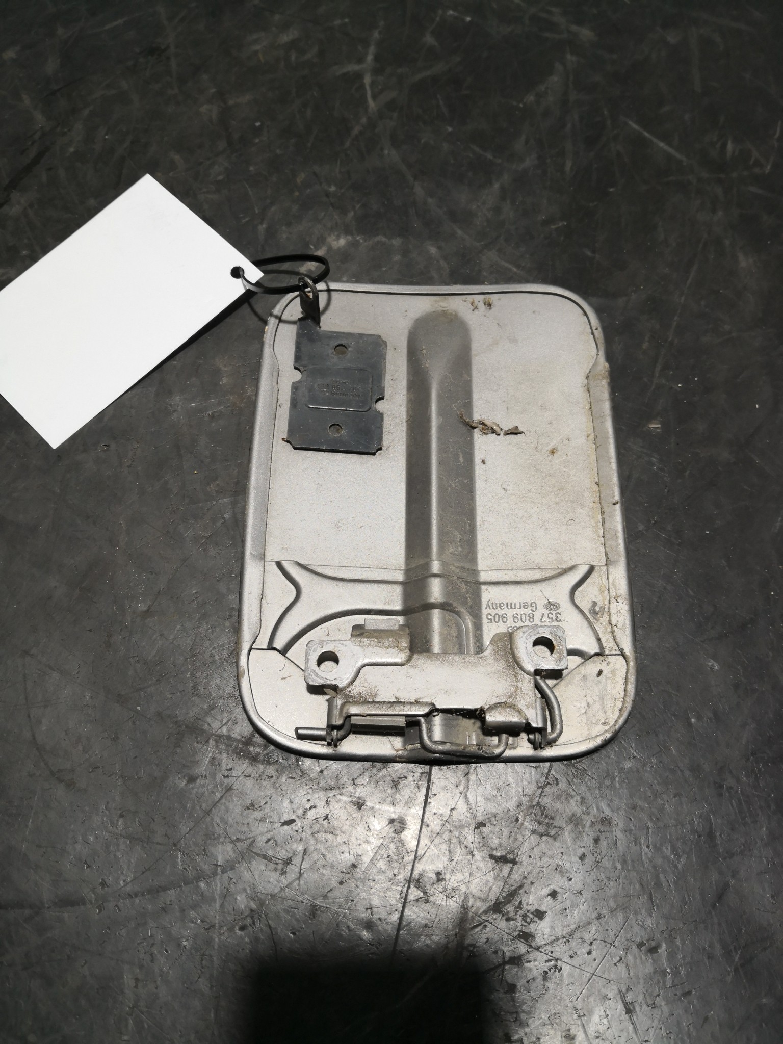 Tampa Exterior de Combustivel VOLKSWAGEN PASSAT (3A2, 35I) | 88 - 97 Imagem-2