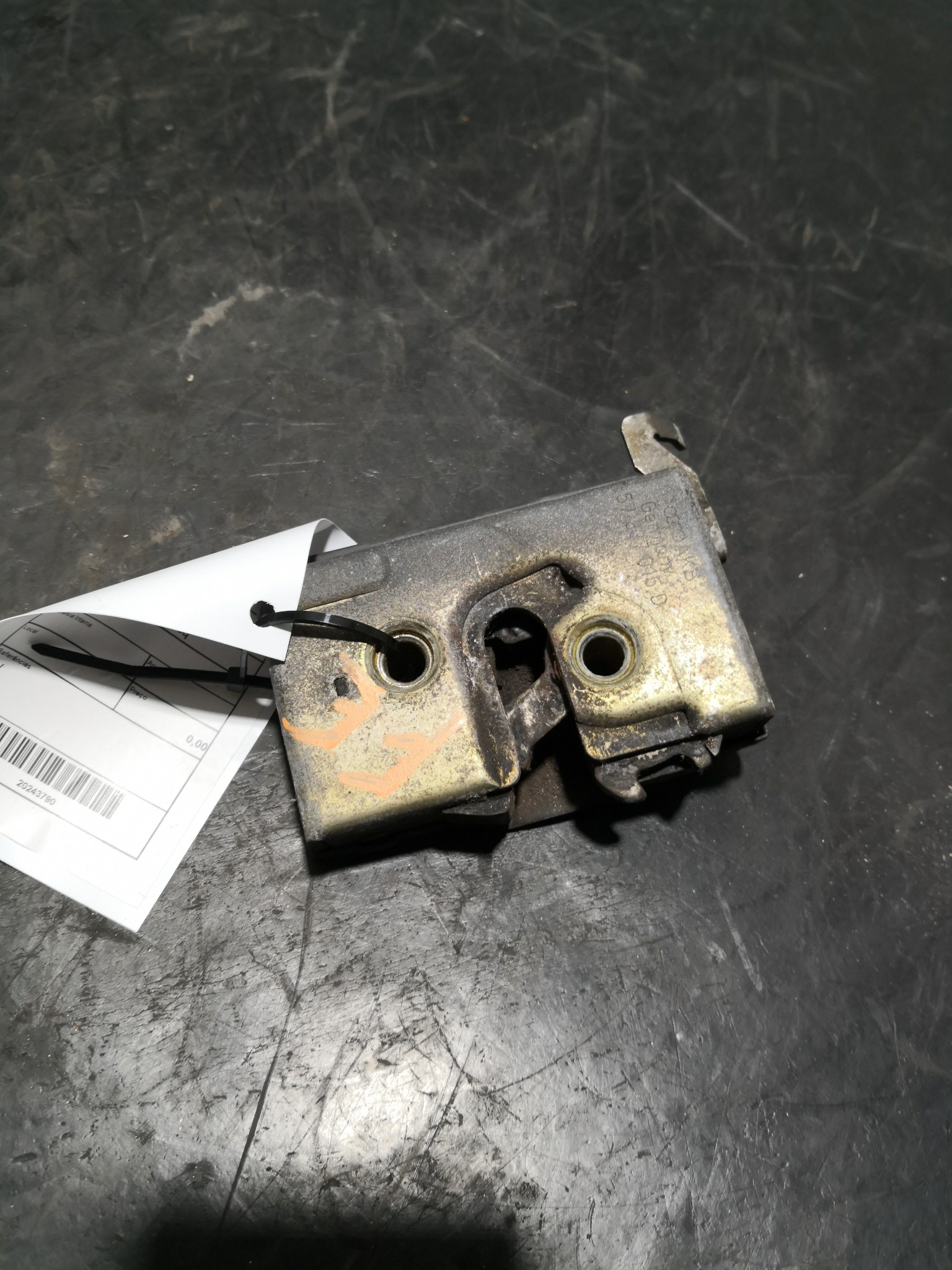 Fecho da Porta Frente Esq VOLKSWAGEN PASSAT (3A2, 35I) | 88 - 97 Imagem-1