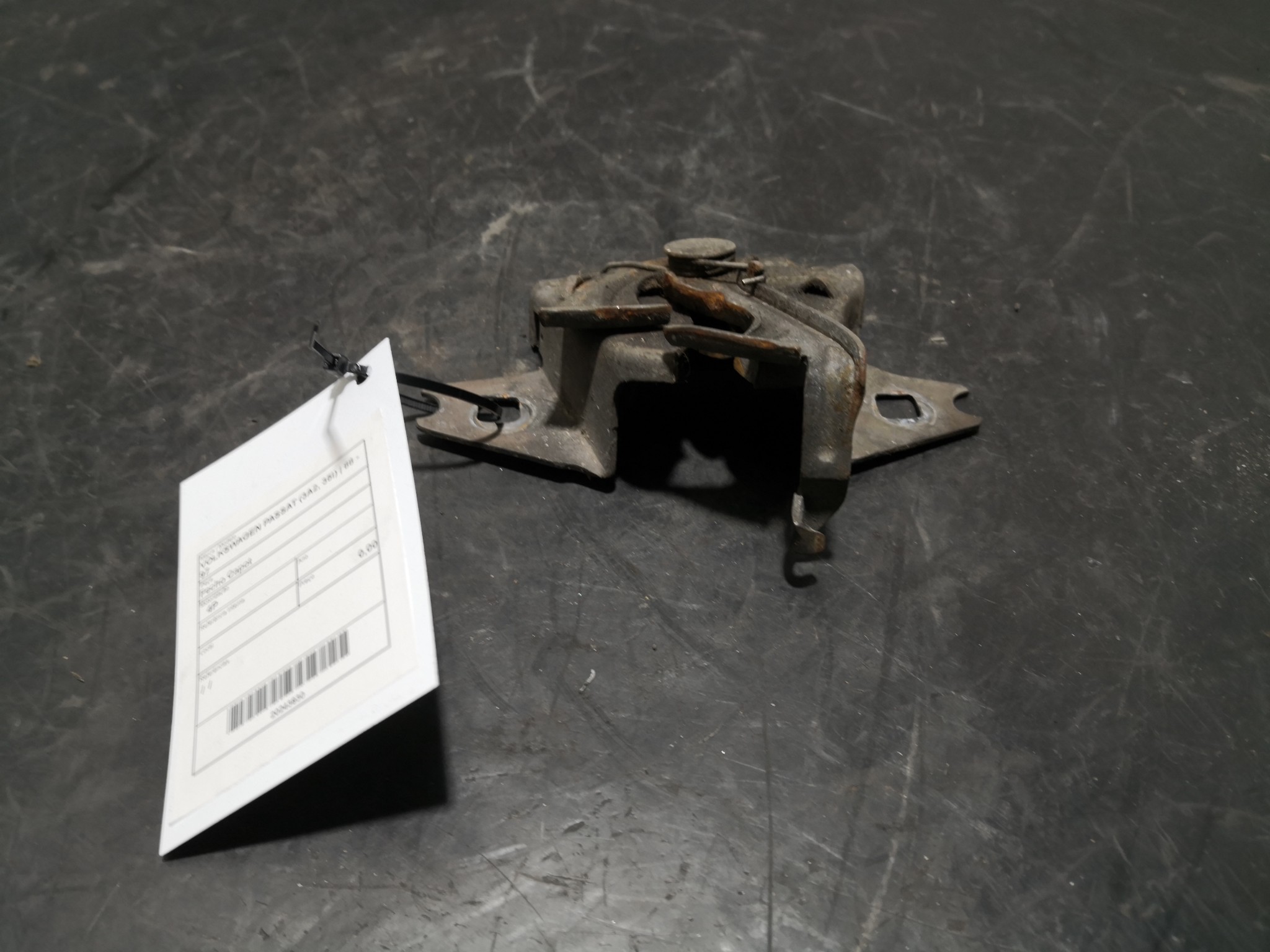 Fecho Capot VOLKSWAGEN PASSAT (3A2, 35I) | 88 - 97 Imagem-1