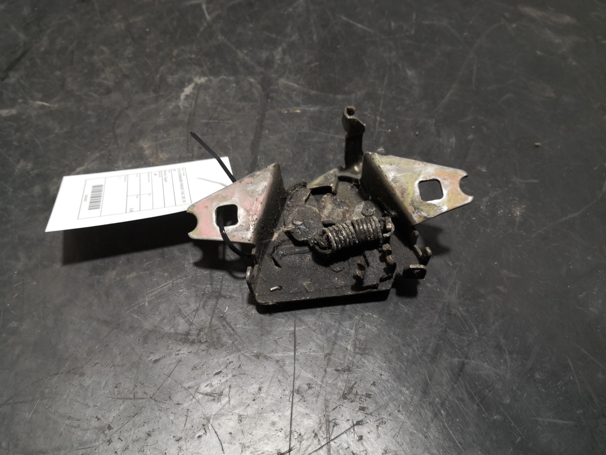 Fecho Capot VOLKSWAGEN PASSAT (3A2, 35I) | 88 - 97 Imagem-2